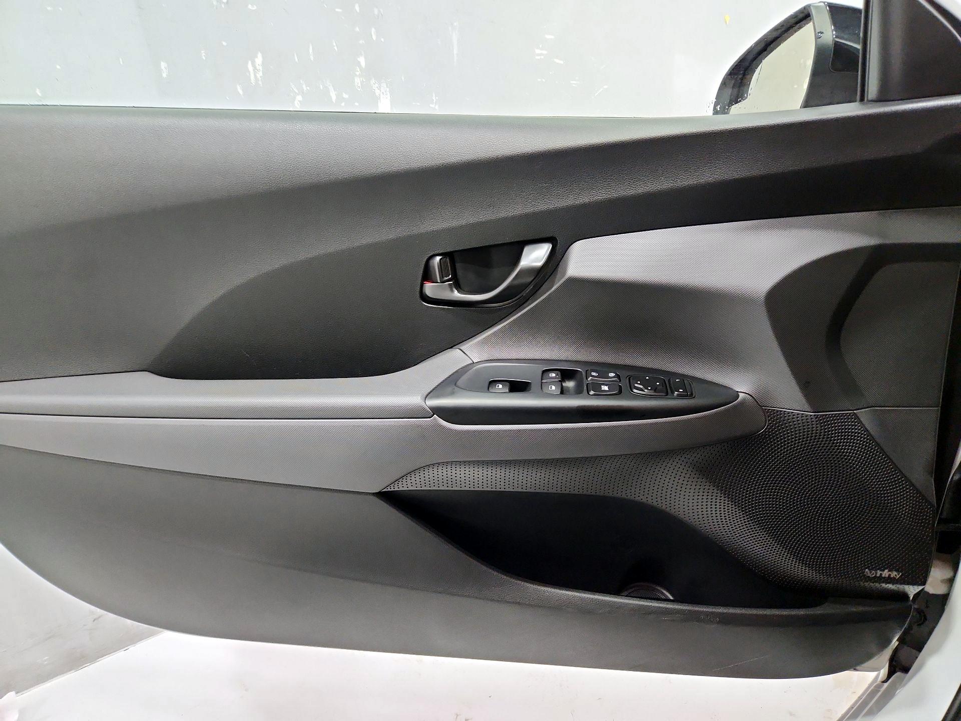 Thumbnail: 2020 Hyundai Veloster - 12