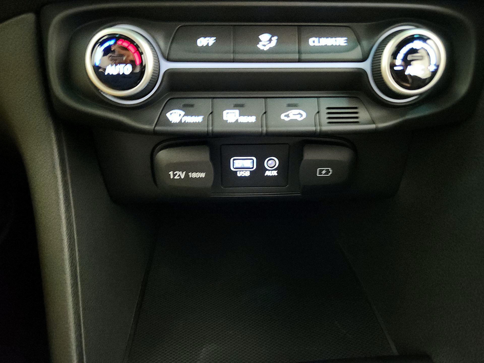 Thumbnail: 2020 Hyundai Veloster - 18