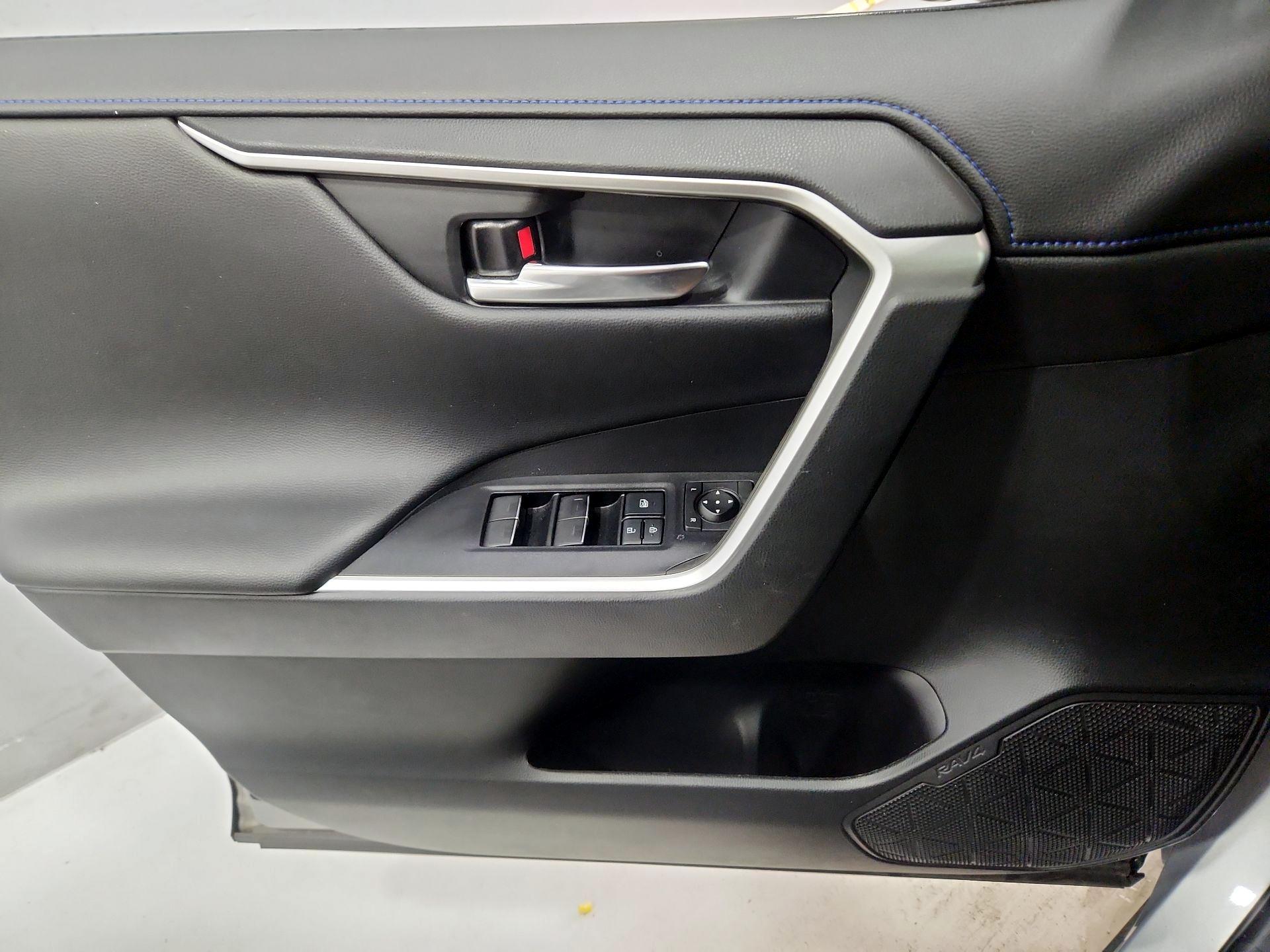Thumbnail: 2022 Toyota RAV4 - 12