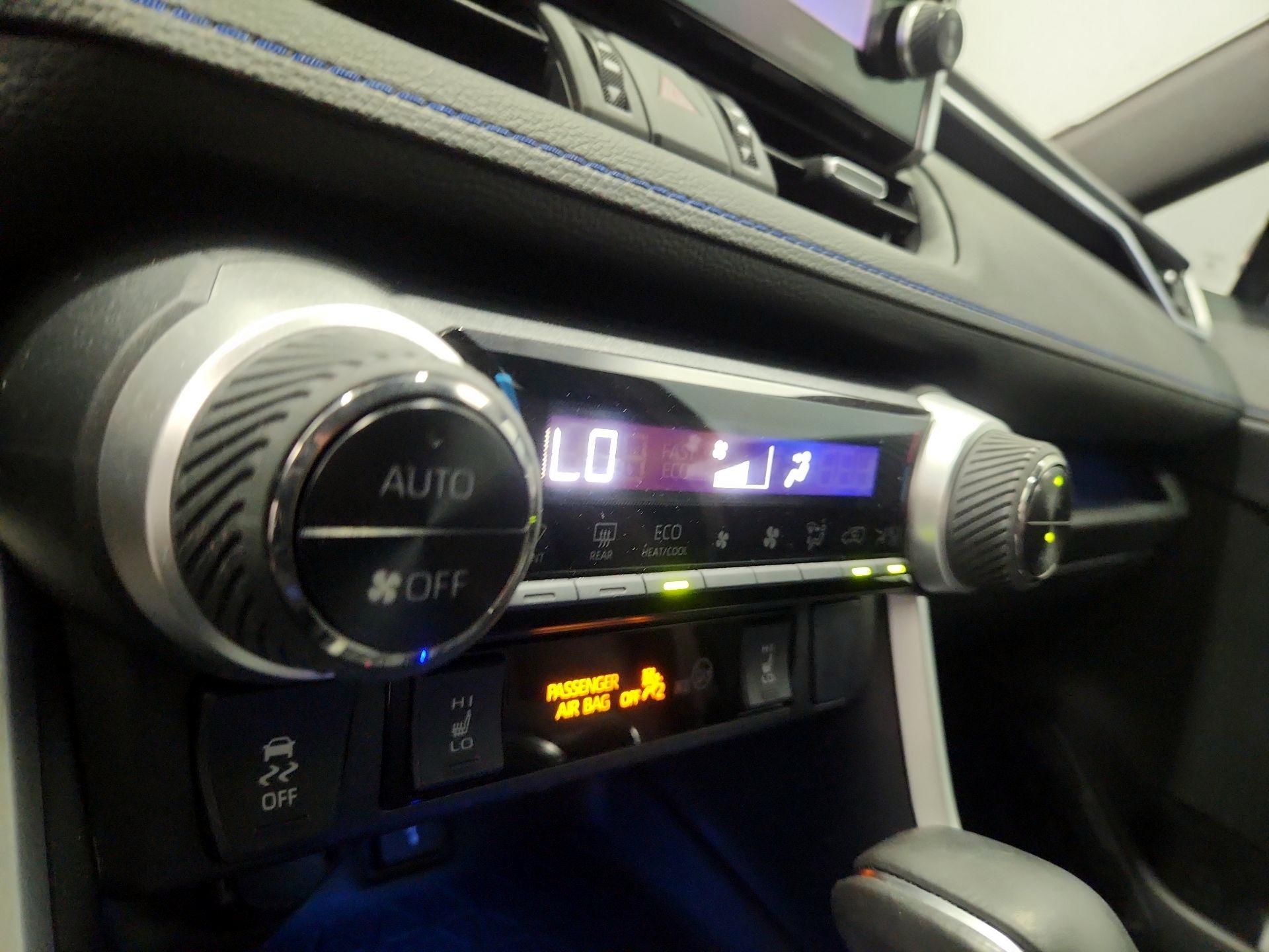 Thumbnail: 2022 Toyota RAV4 - 16