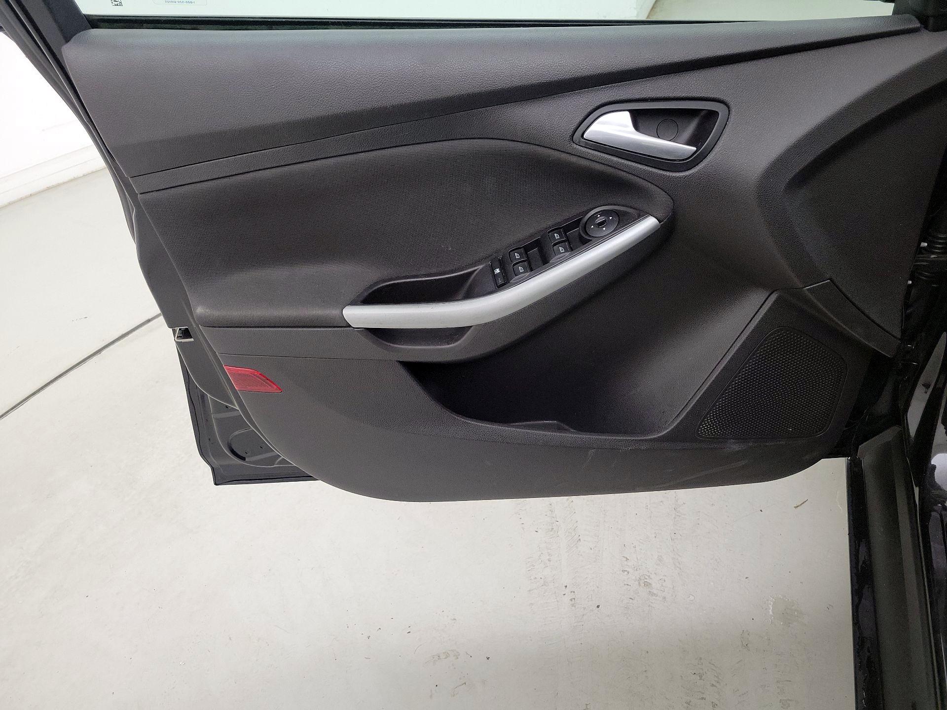 Thumbnail: 2014 Ford Focus - 12