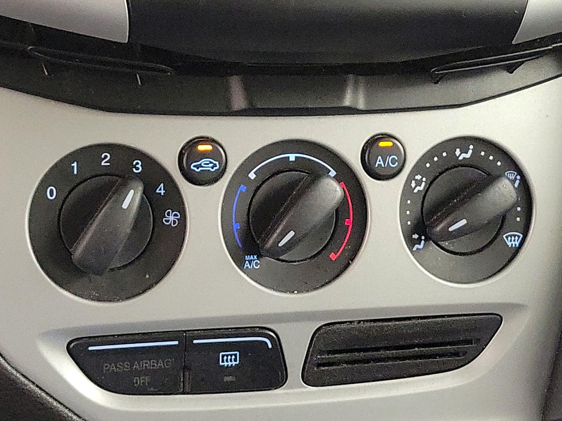 Thumbnail: 2014 Ford Focus - 15