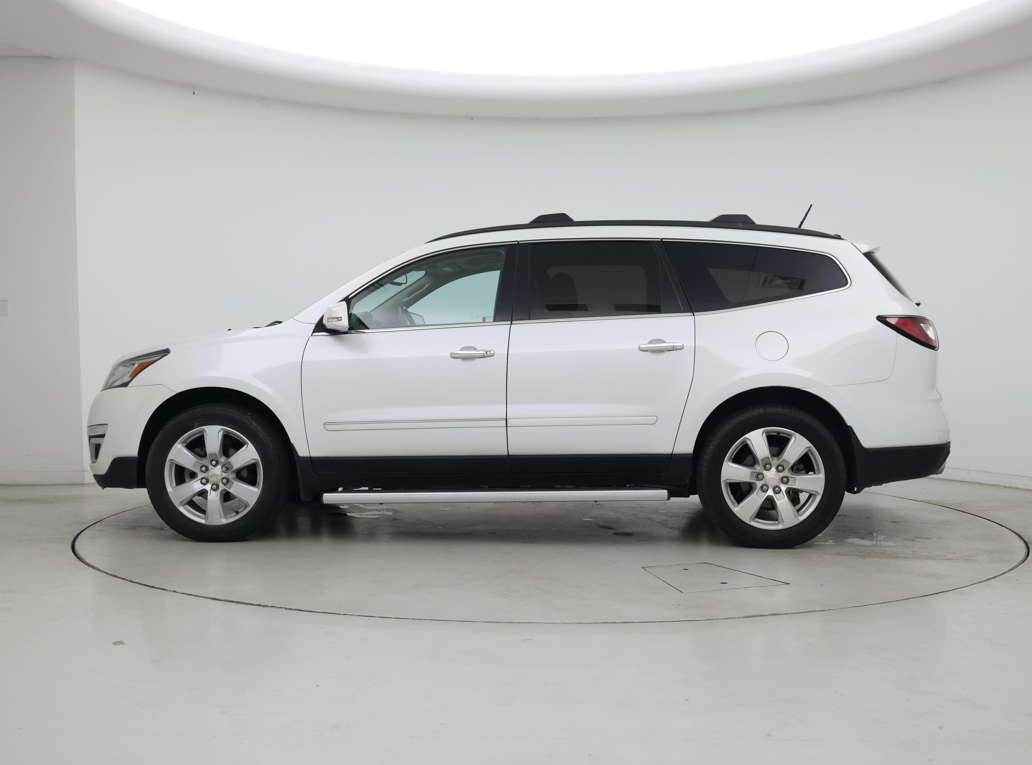 Thumbnail: 2017 Chevrolet Traverse - 3