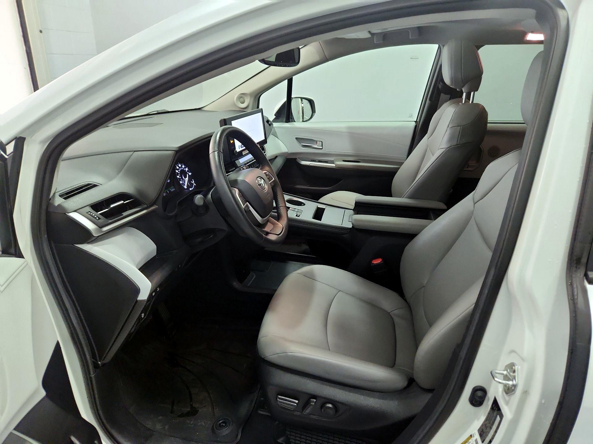 Thumbnail: 2025 Toyota Sienna - 11