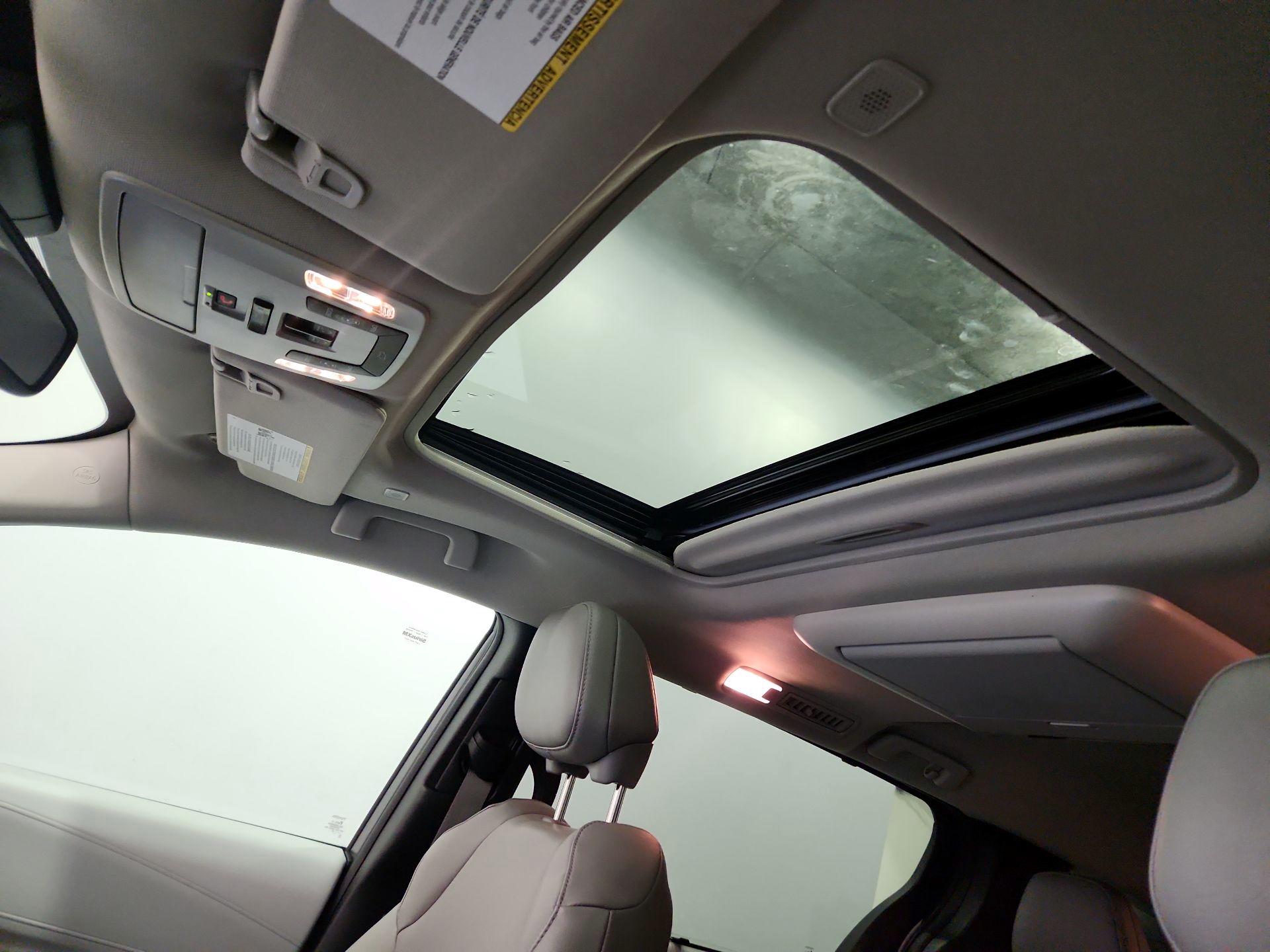 Thumbnail: 2025 Toyota Sienna - 20