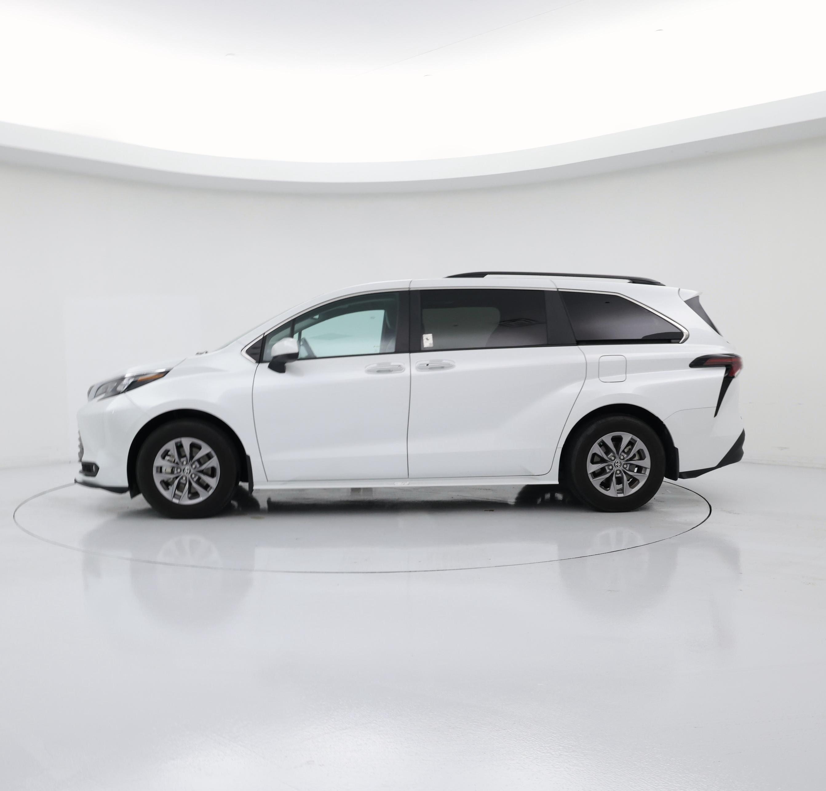 Thumbnail: 2025 Toyota Sienna - 3