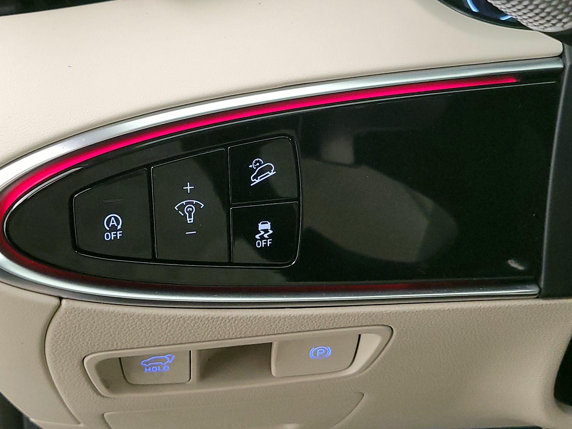 Thumbnail: 2022 Genesis GV70 - 13