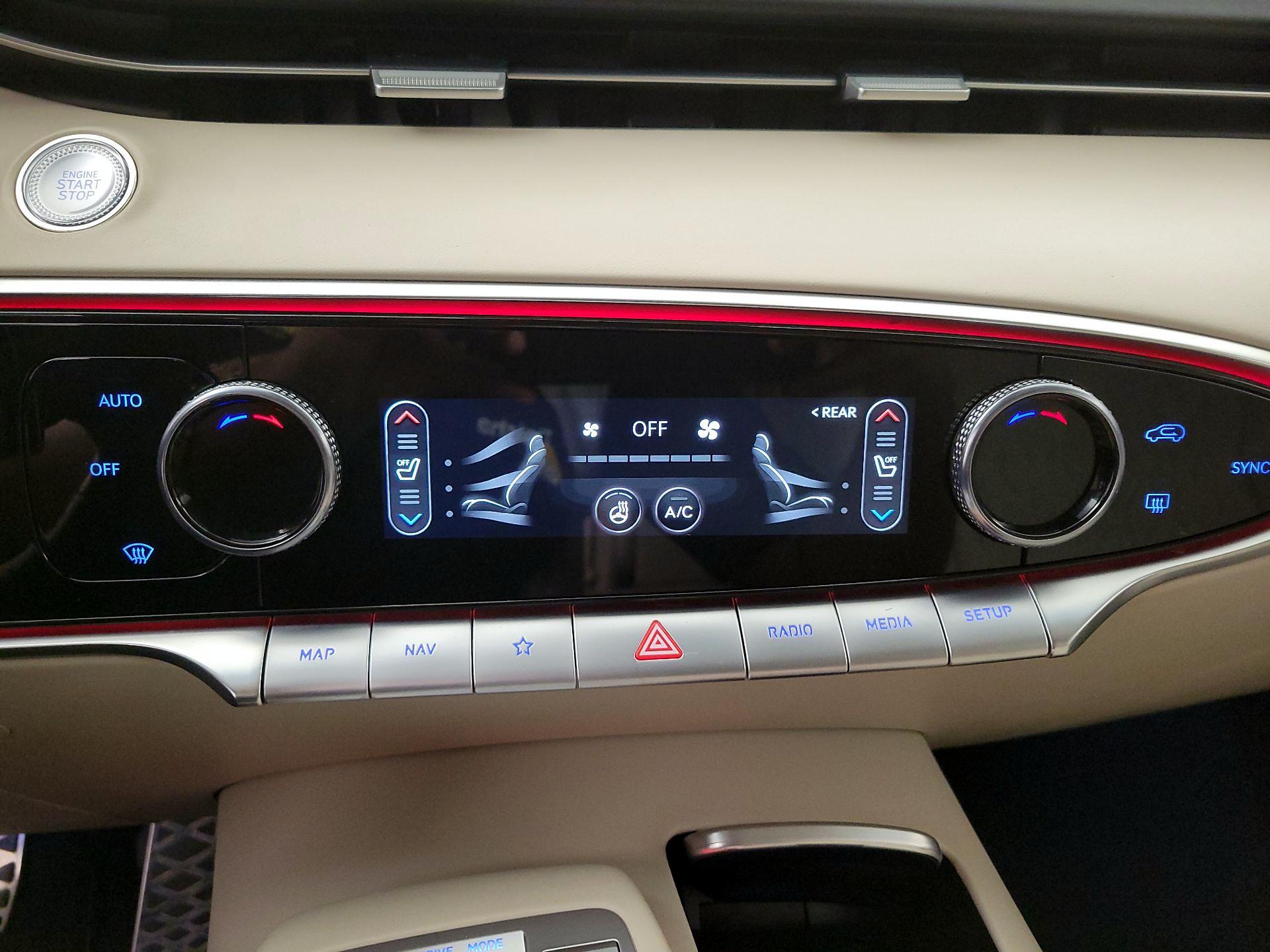 Thumbnail: 2022 Genesis GV70 - 17