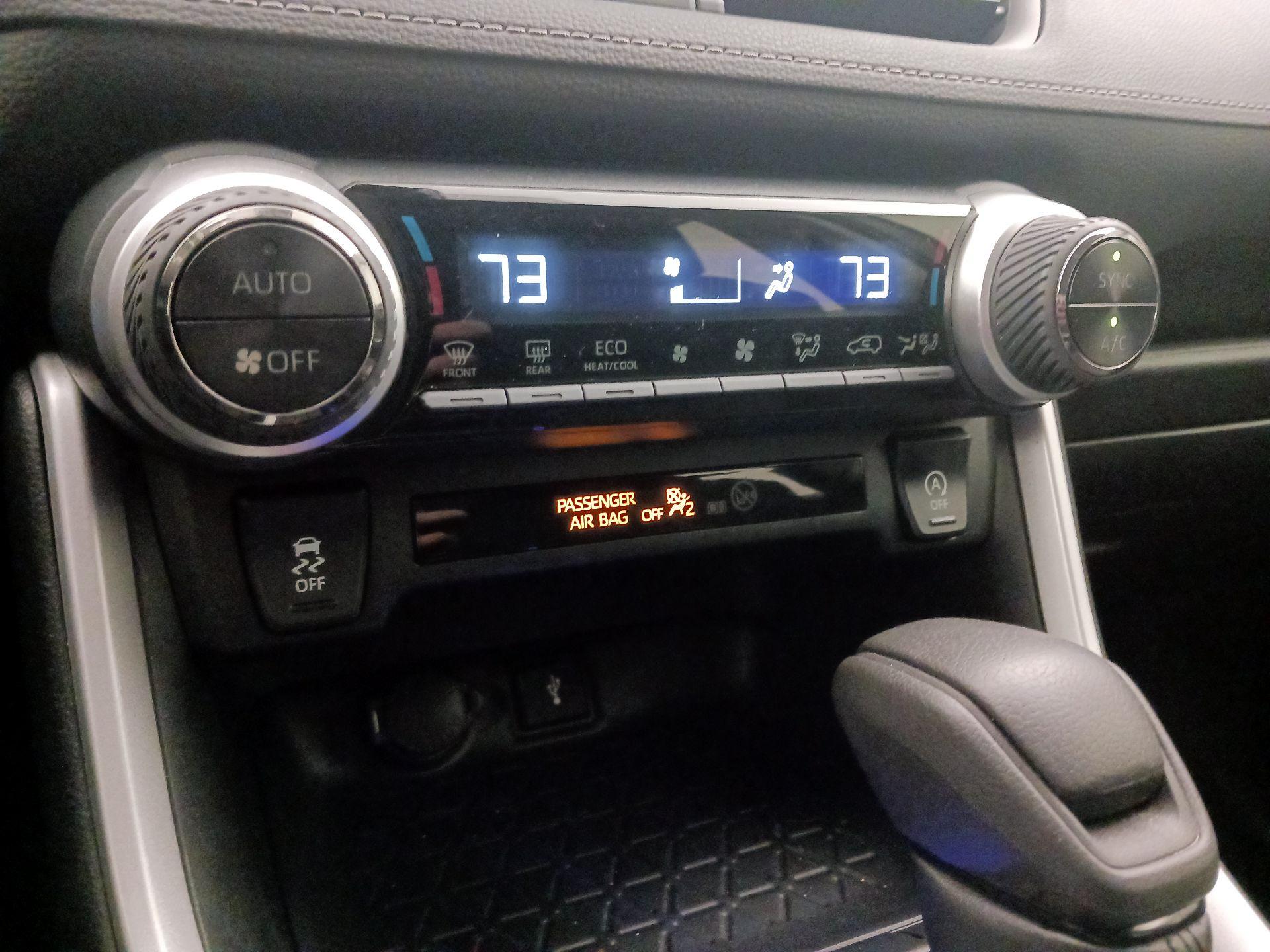 Thumbnail: 2021 Toyota RAV4 - 16
