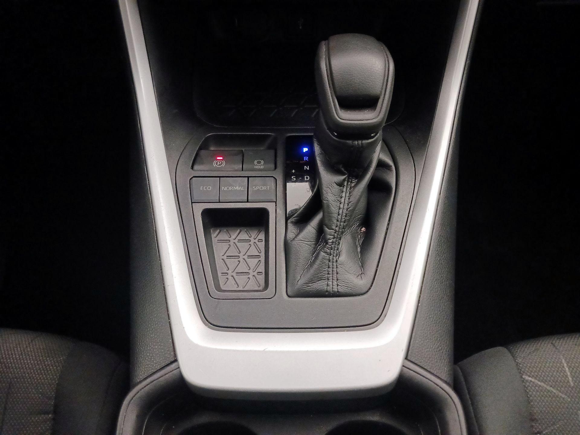 Thumbnail: 2021 Toyota RAV4 - 17