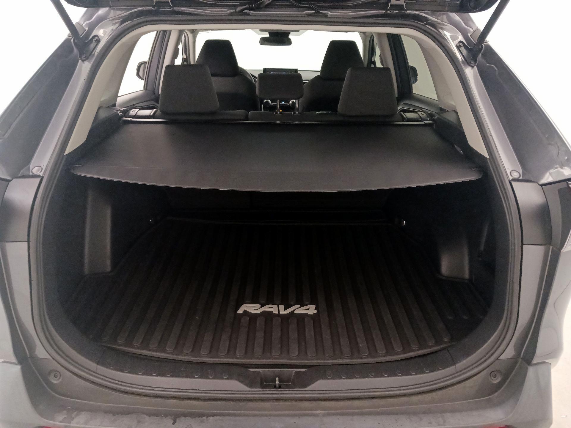 Thumbnail: 2021 Toyota RAV4 - 20