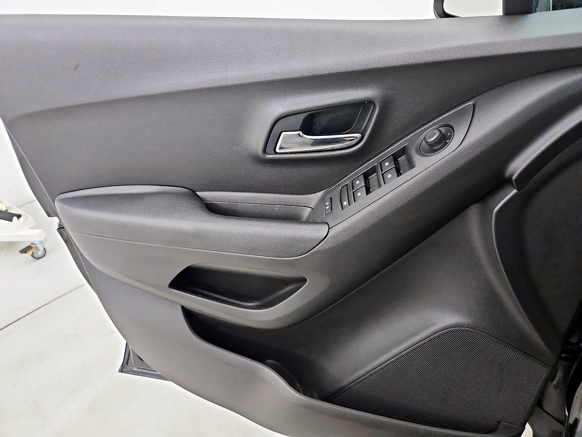 Thumbnail: 2018 Chevrolet Trax - 12