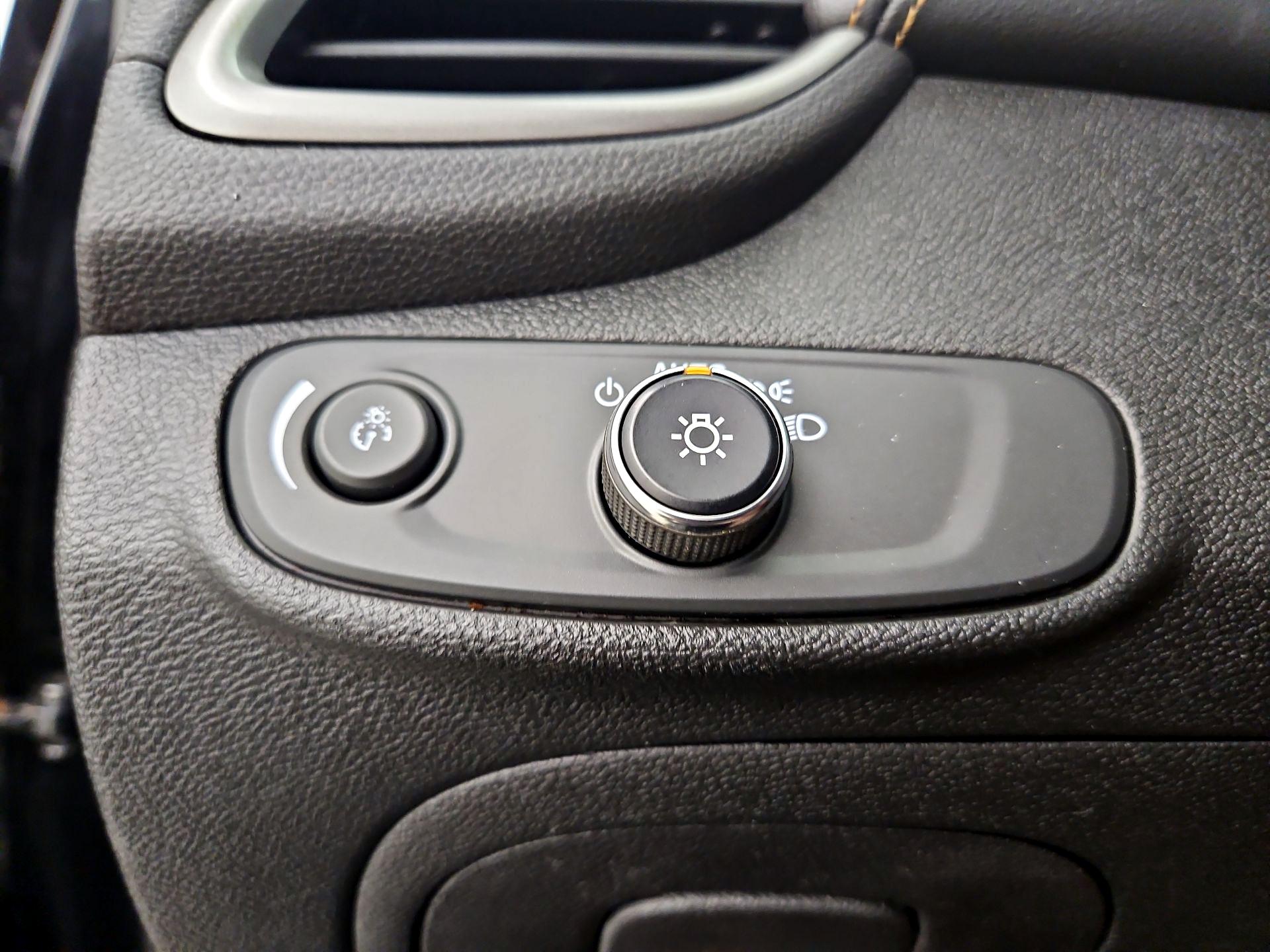 Thumbnail: 2018 Chevrolet Trax - 13