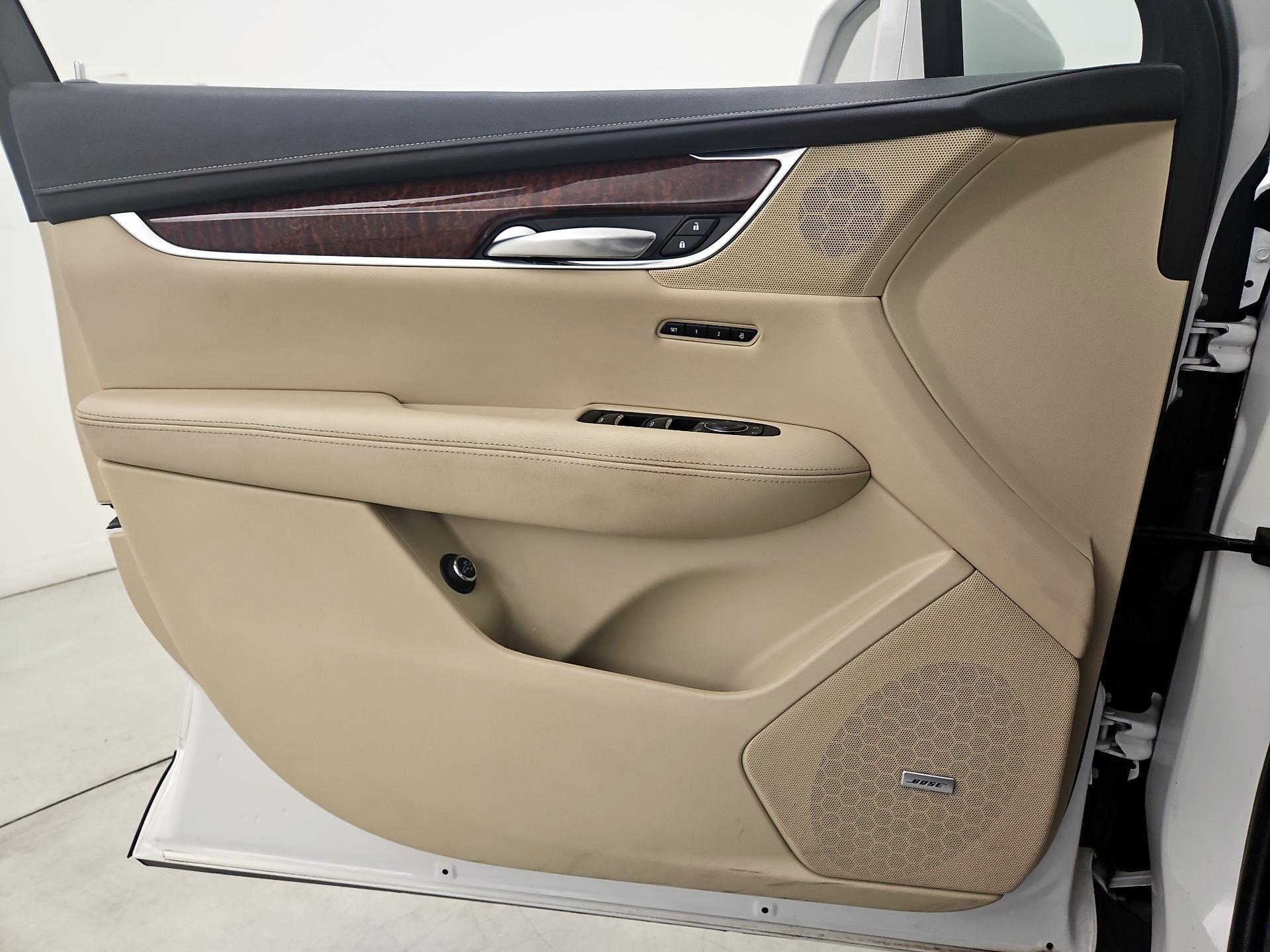 Thumbnail: 2019 Cadillac XT5 - 12