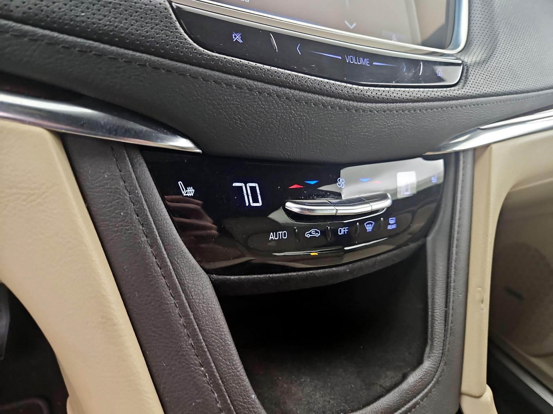 Thumbnail: 2019 Cadillac XT5 - 17