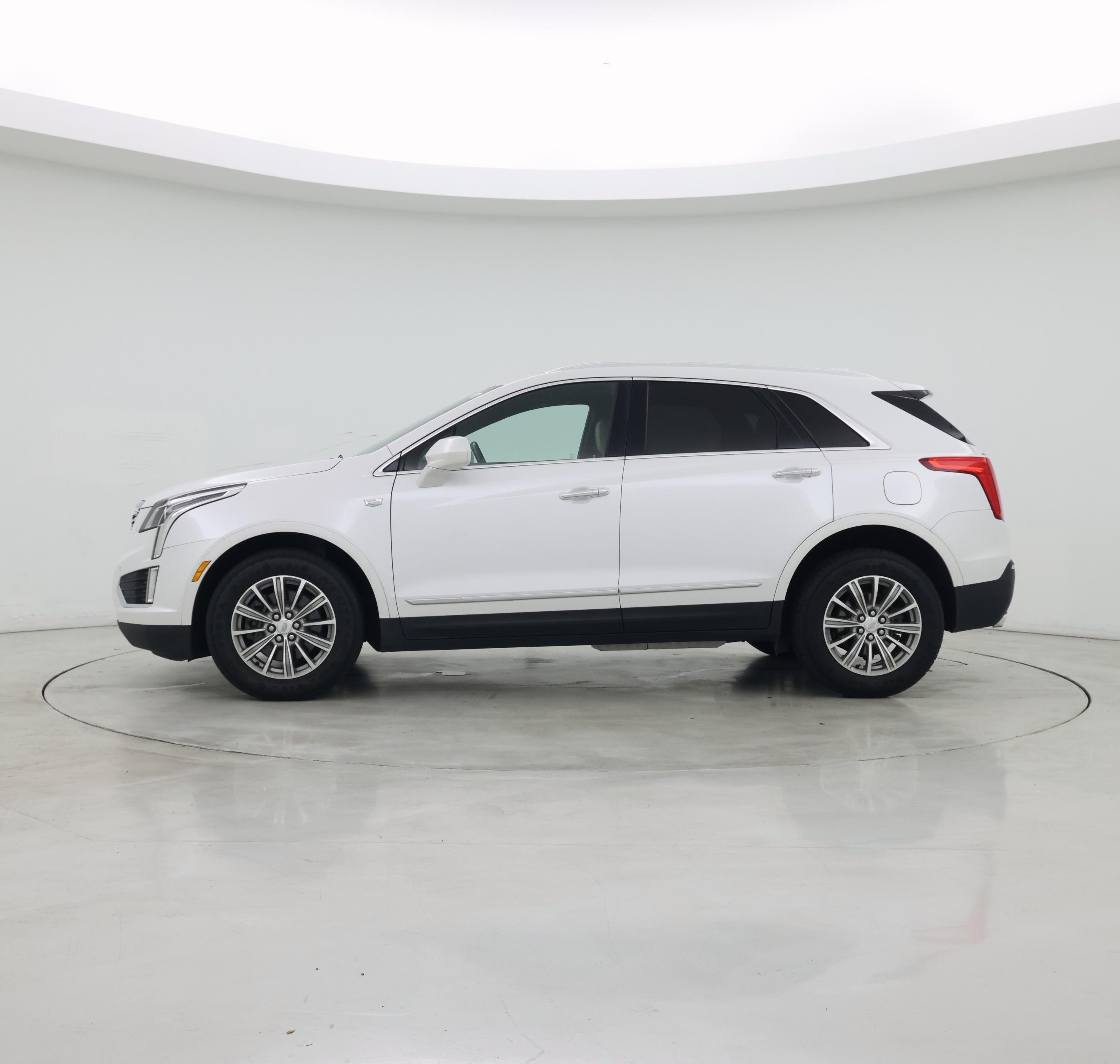 Thumbnail: 2019 Cadillac XT5 - 3