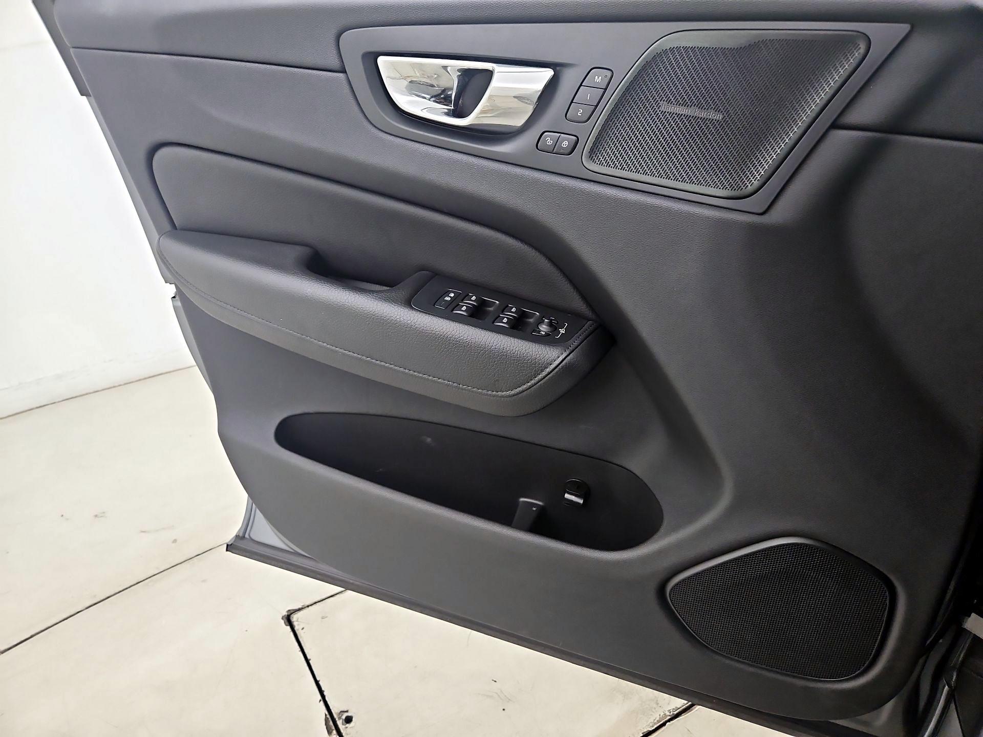 Thumbnail: 2020 Volvo XC60 - 12