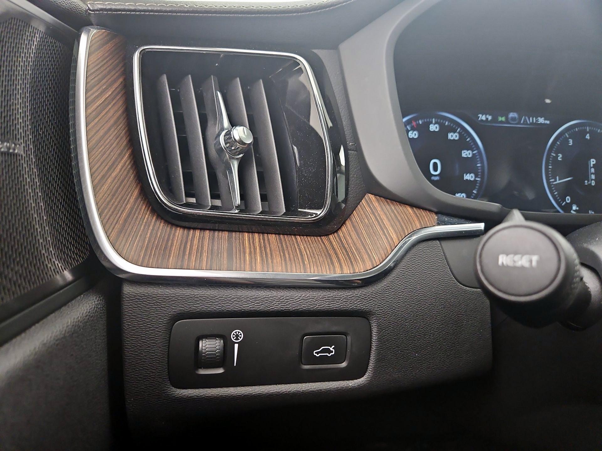 Thumbnail: 2020 Volvo XC60 - 13