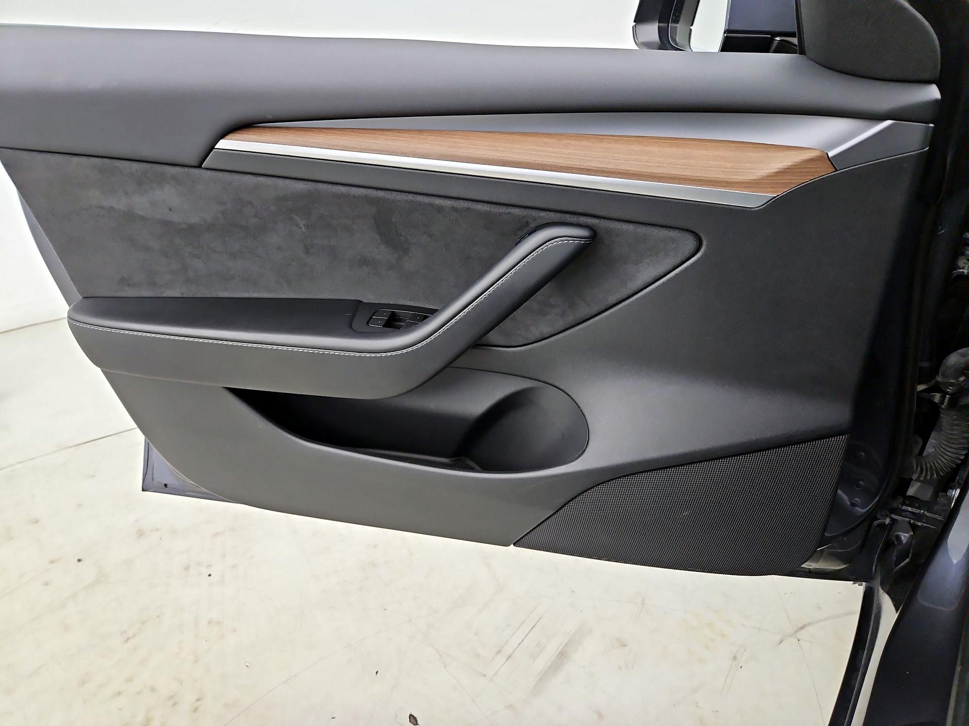 Thumbnail: 2023 Tesla Model 3 - 12