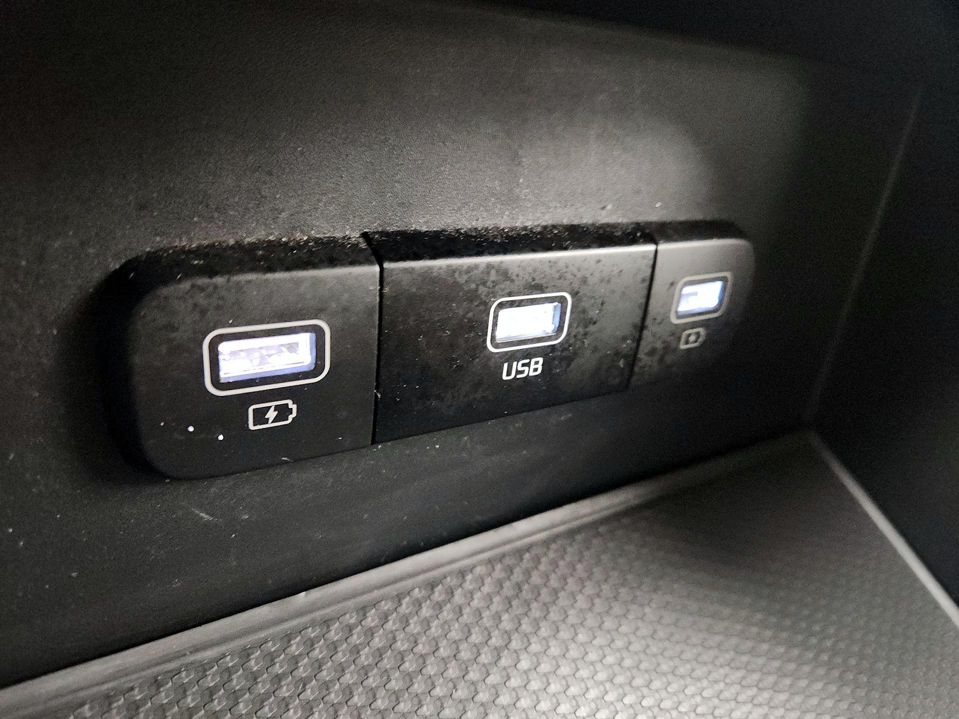 Thumbnail: 2024 Kia Carnival - 18