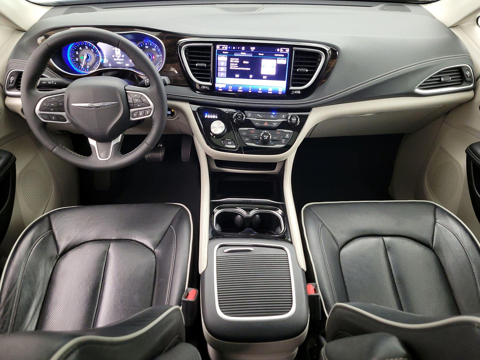 Thumbnail: 2023 Chrysler Pacifica - 9