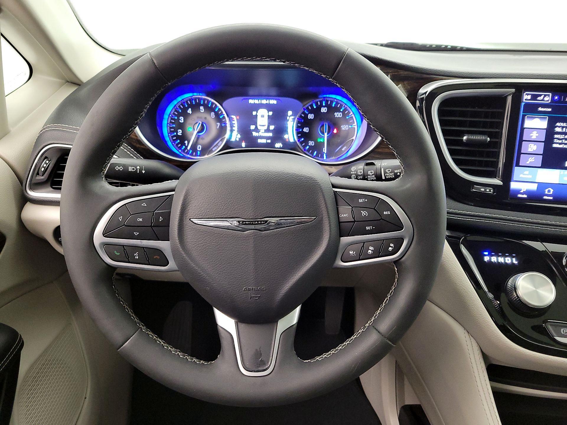 Thumbnail: 2023 Chrysler Pacifica - 10