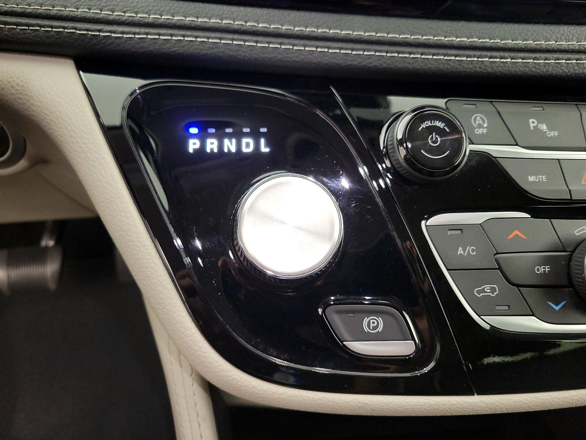 Thumbnail: 2023 Chrysler Pacifica - 18