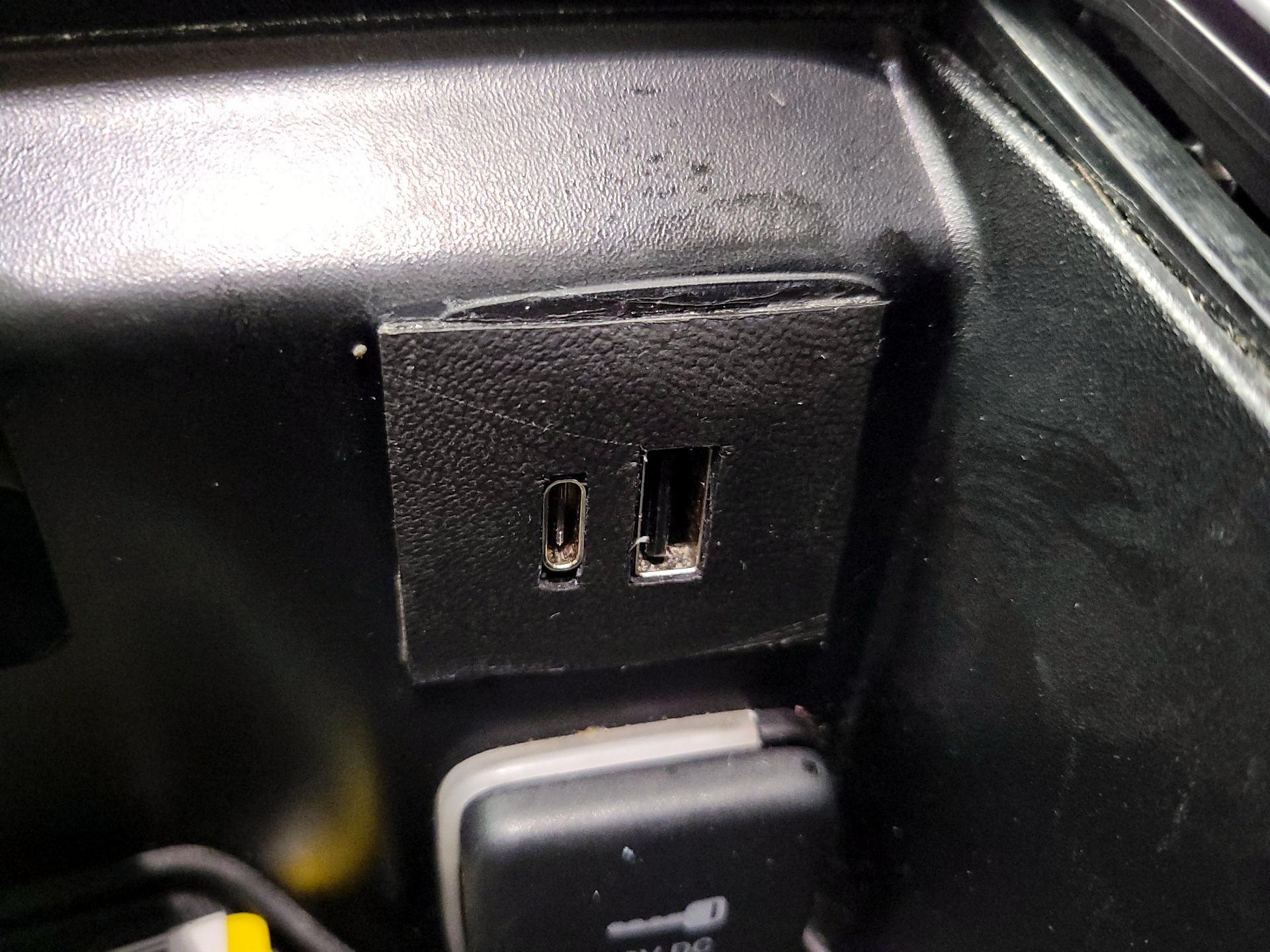 Thumbnail: 2023 Chrysler Pacifica - 19