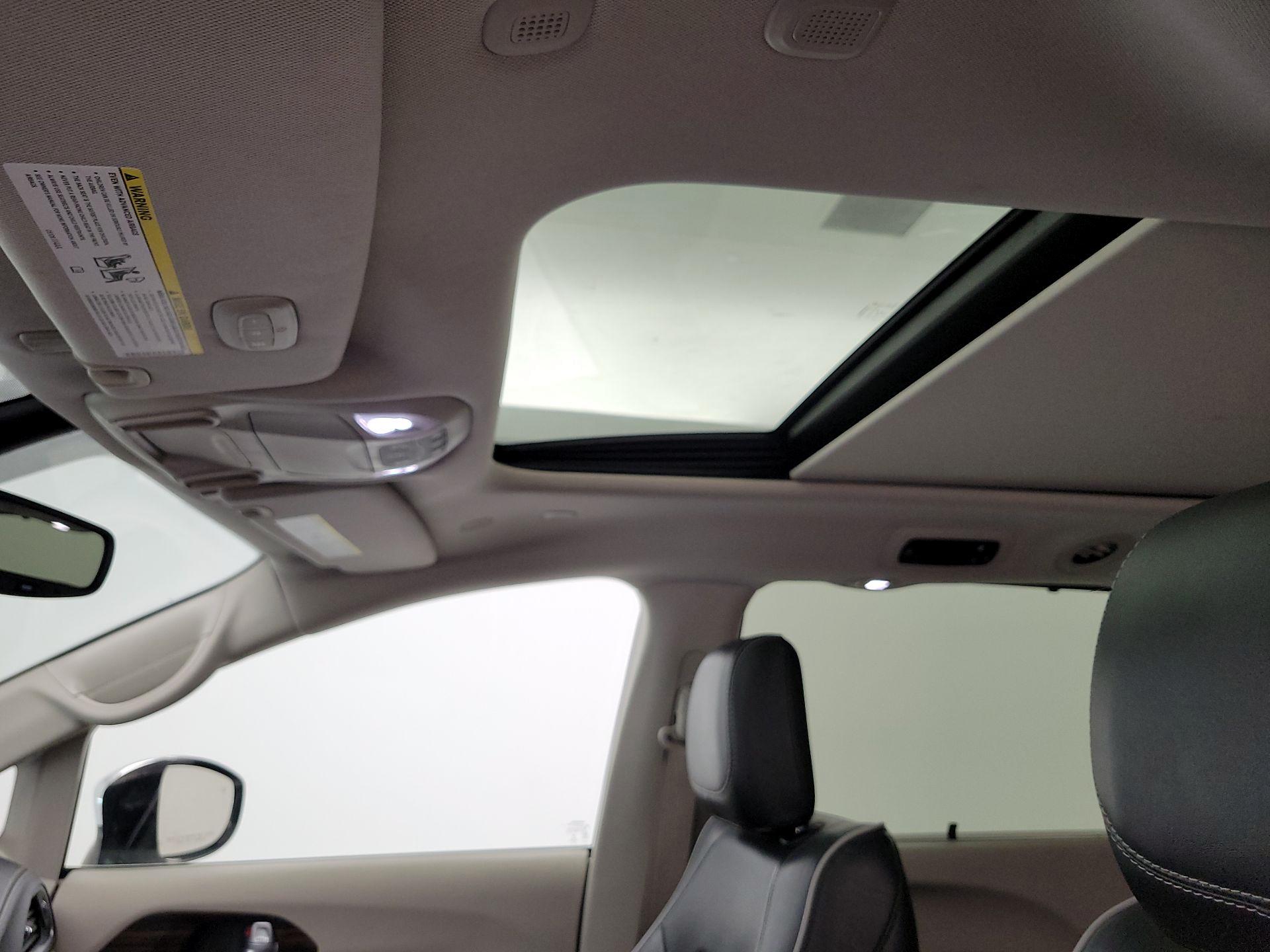 Thumbnail: 2023 Chrysler Pacifica - 20