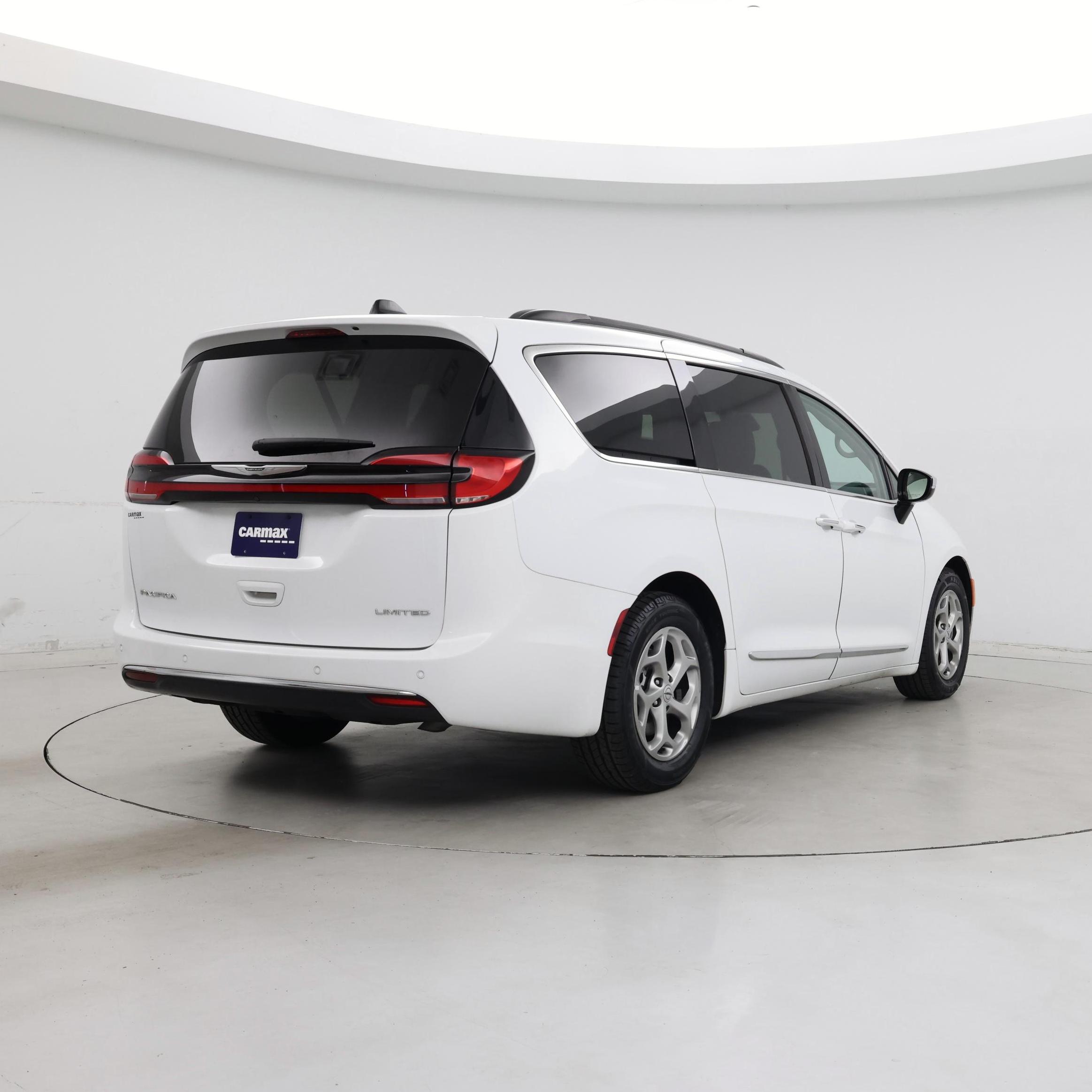 Thumbnail: 2023 Chrysler Pacifica - 8