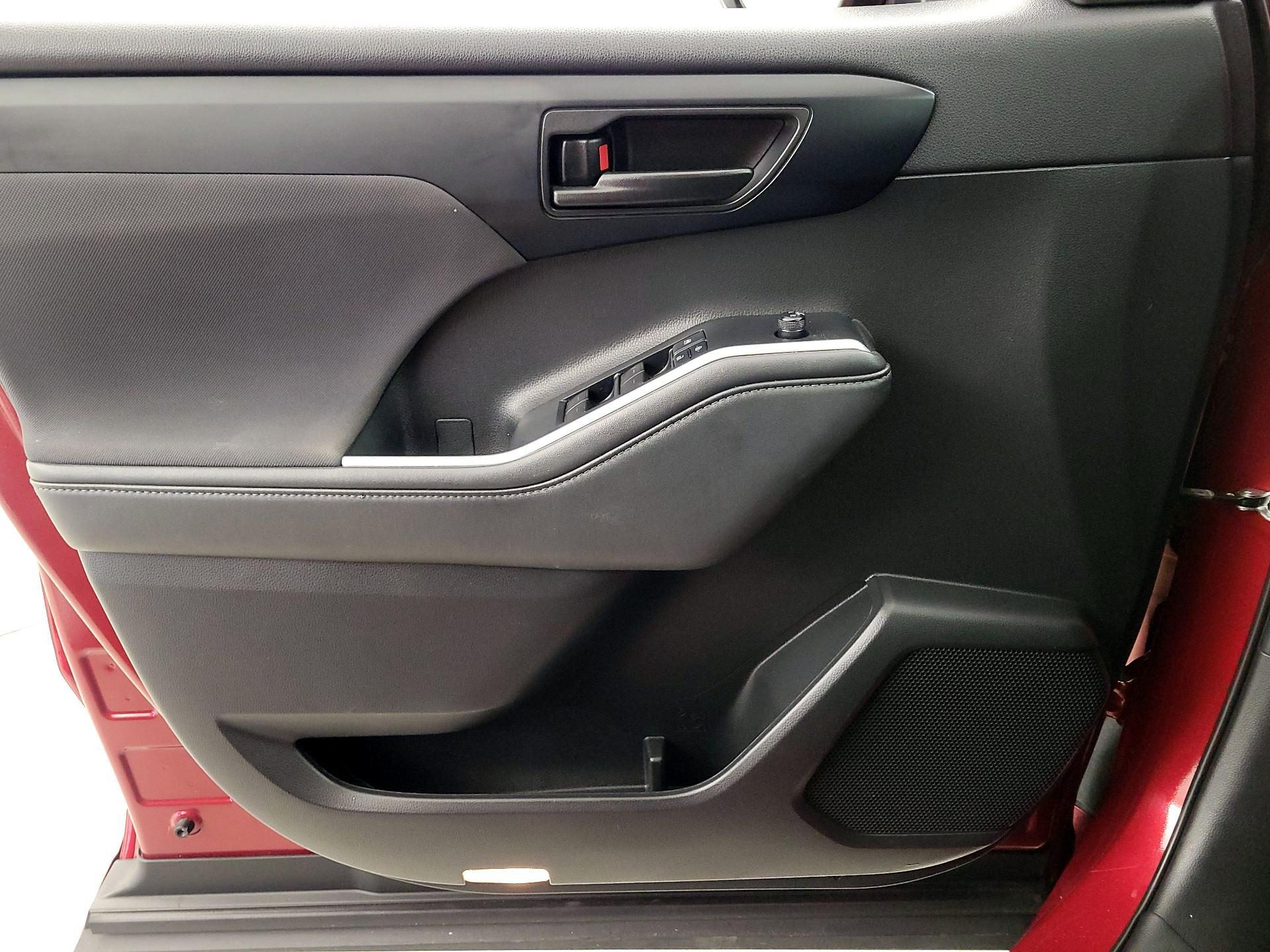 Thumbnail: 2022 Toyota Highlander - 12