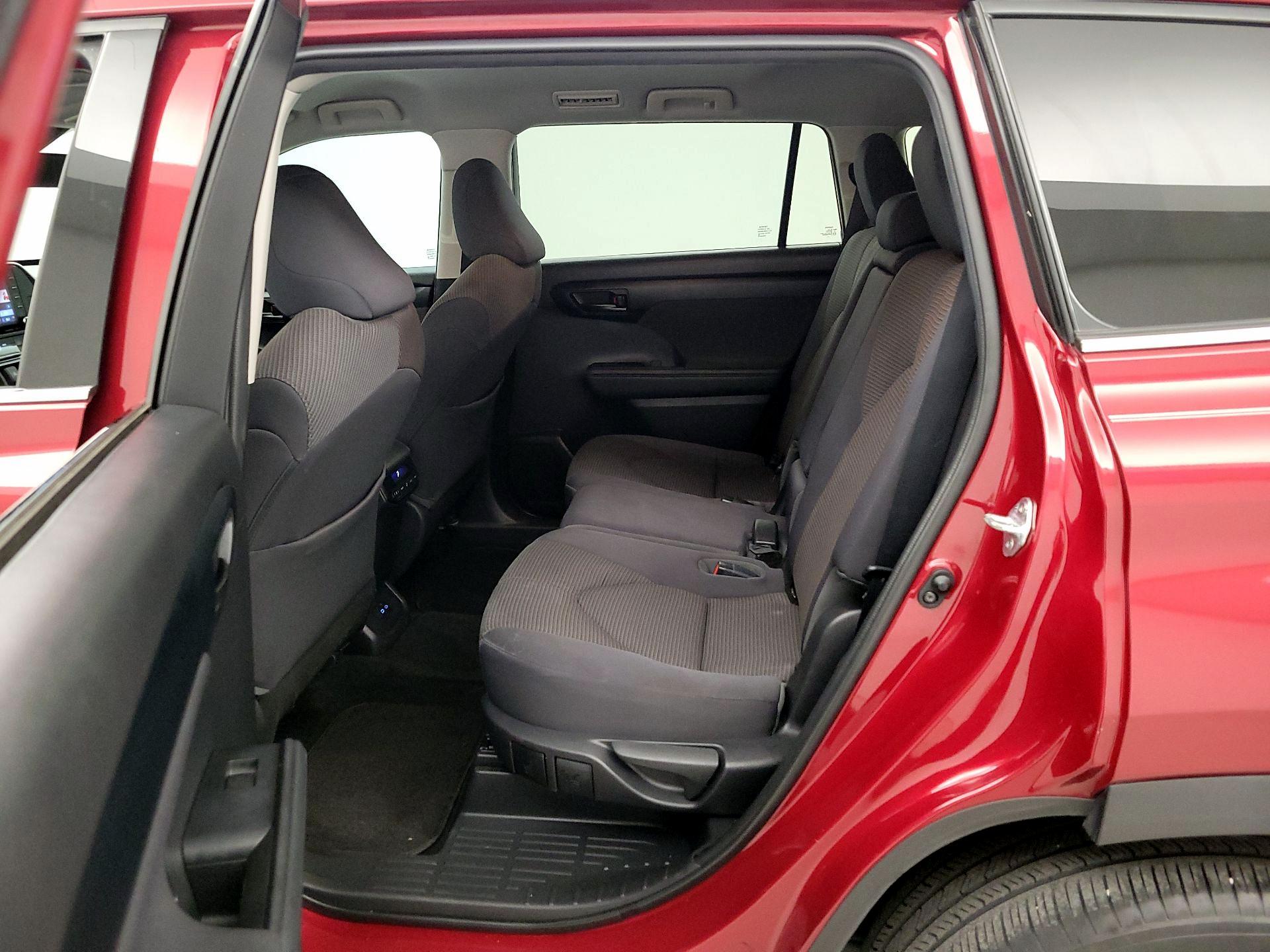 Thumbnail: 2022 Toyota Highlander - 19