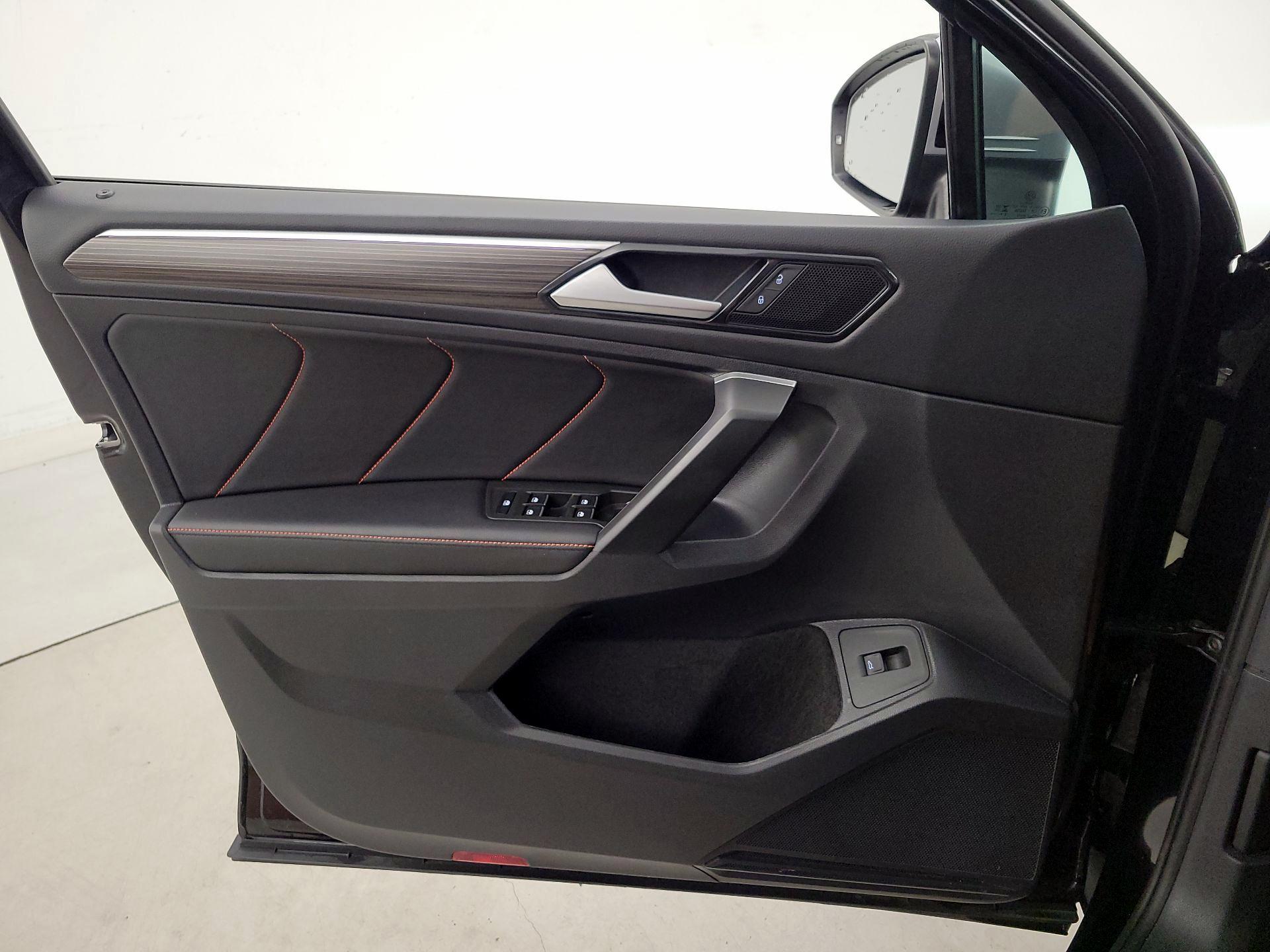 Thumbnail: 2024 Volkswagen Tiguan - 12