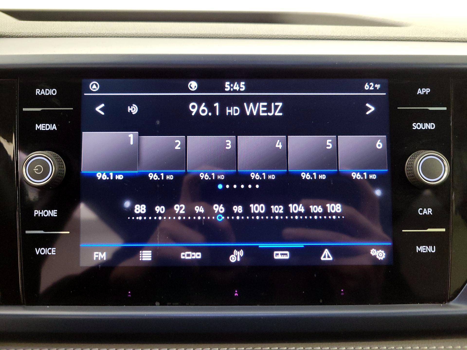 Thumbnail: 2024 Volkswagen Taos - 15