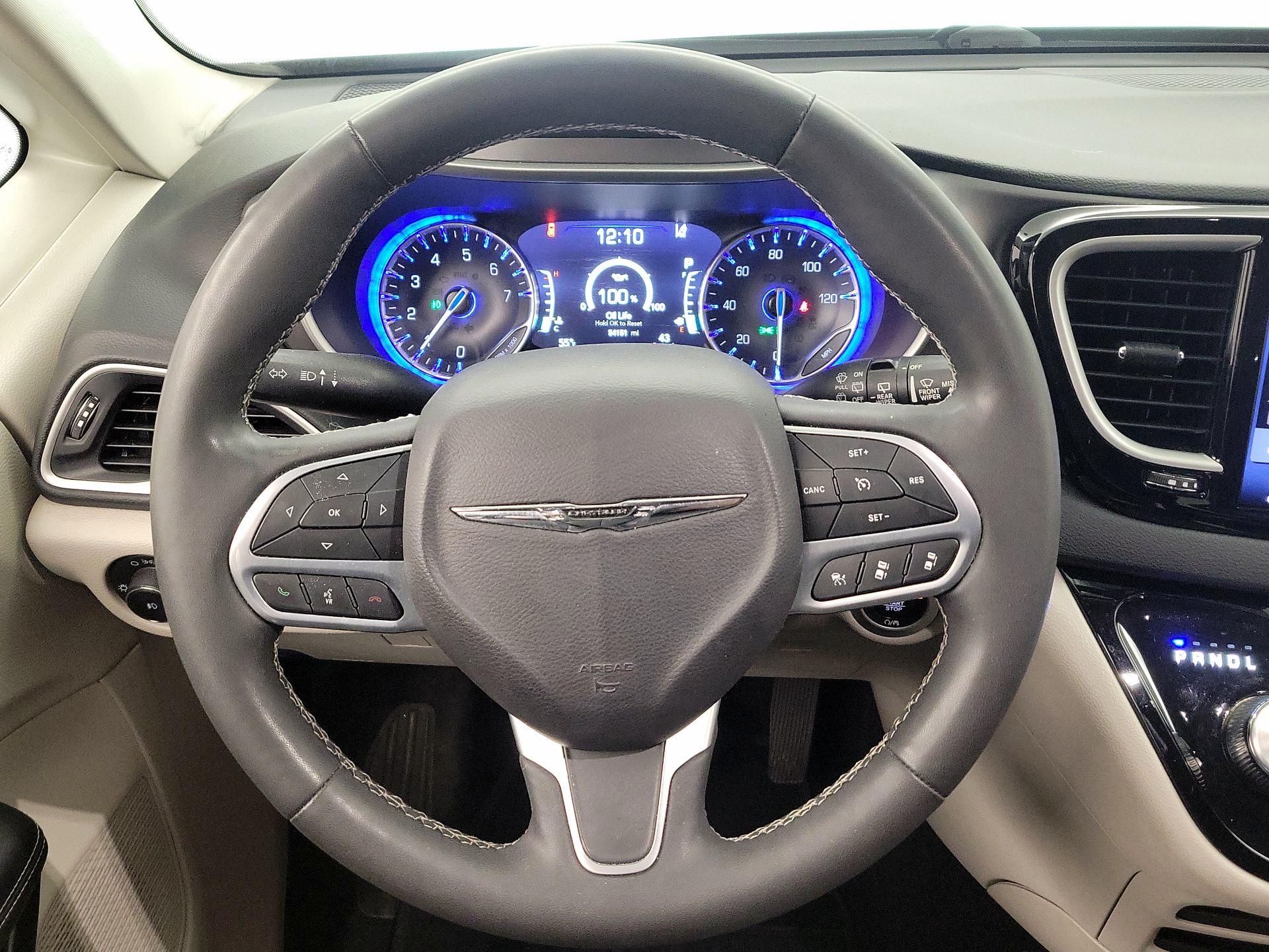 Thumbnail: 2023 Chrysler Pacifica - 10