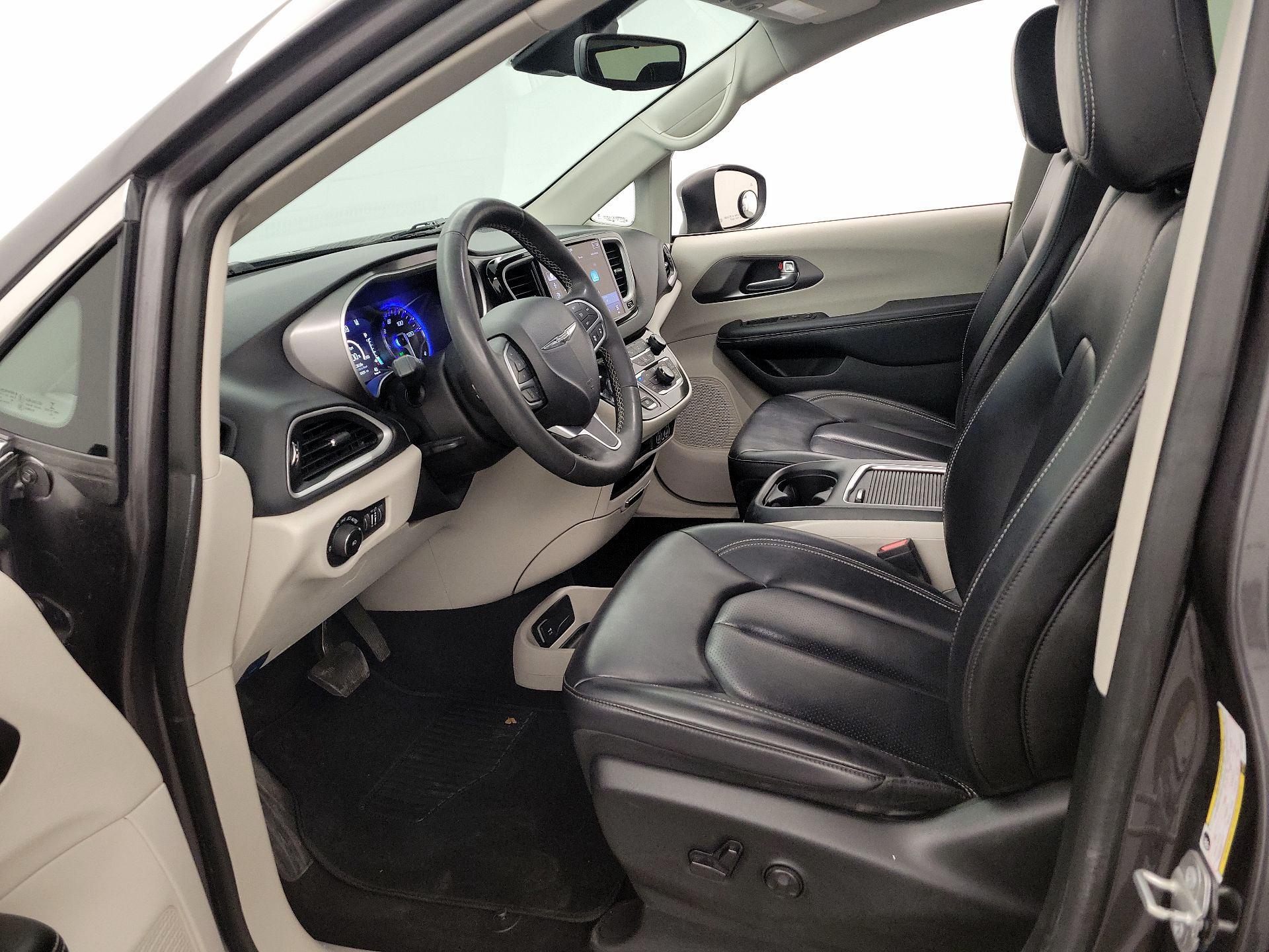 Thumbnail: 2023 Chrysler Pacifica - 11