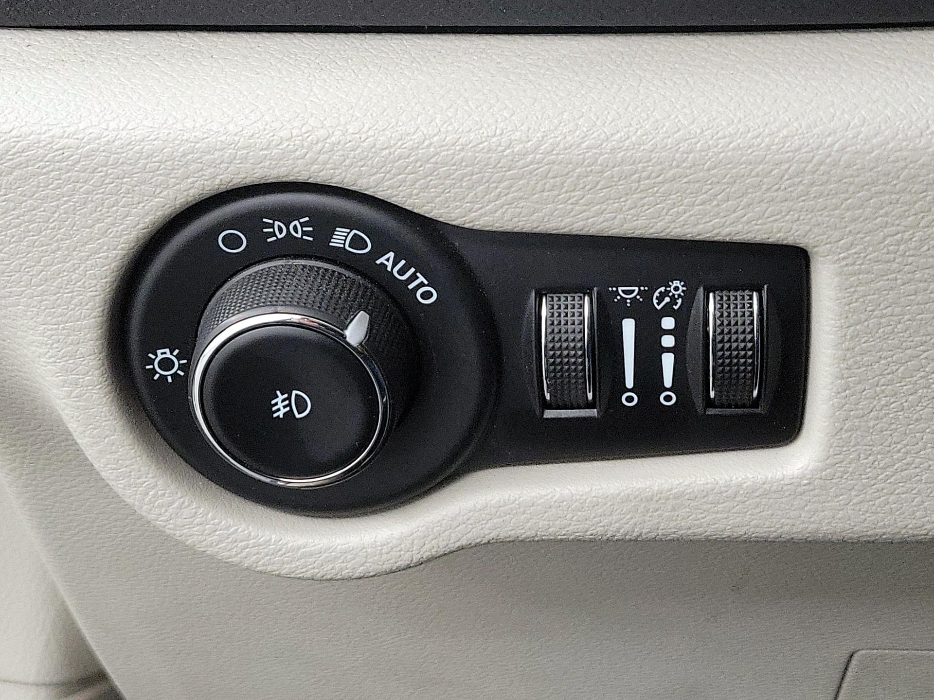 Thumbnail: 2023 Chrysler Pacifica - 13