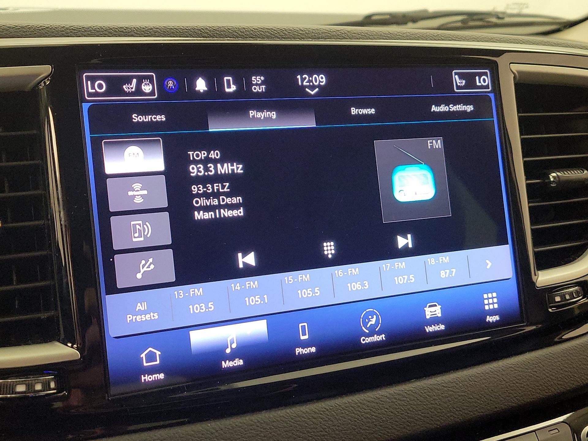 Thumbnail: 2023 Chrysler Pacifica - 15