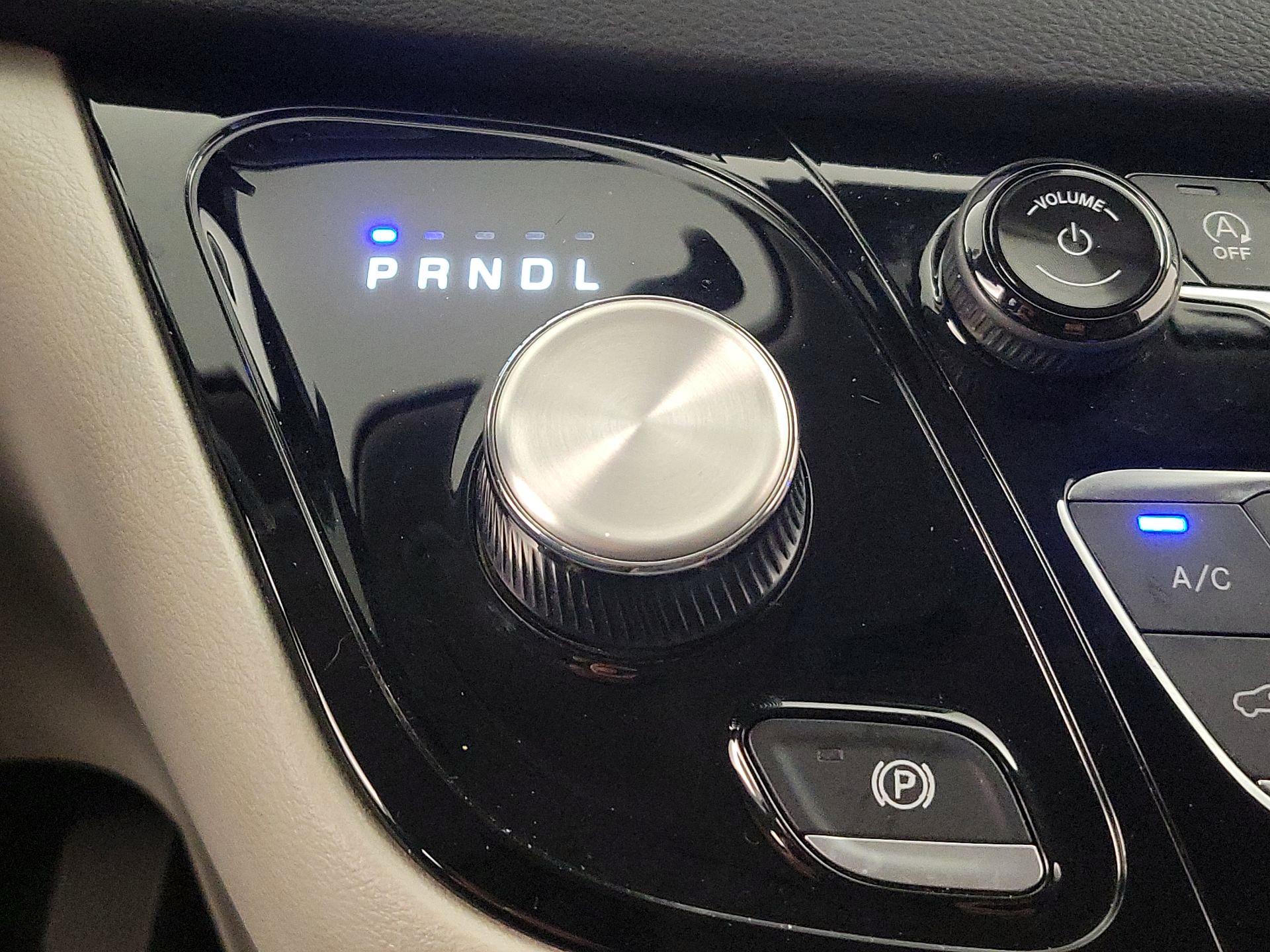 Thumbnail: 2023 Chrysler Pacifica - 17