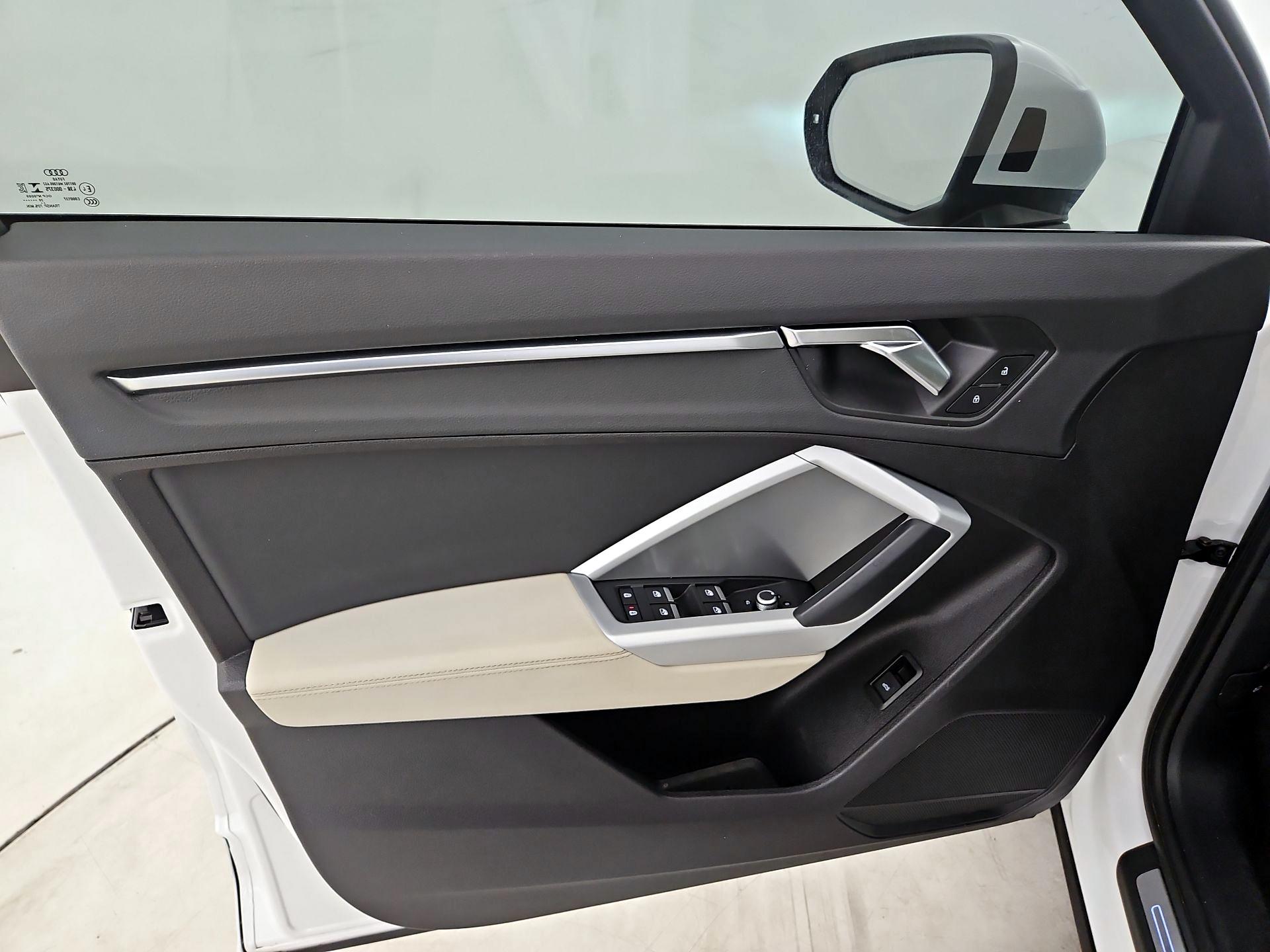 Thumbnail: 2021 Audi Q3 - 12