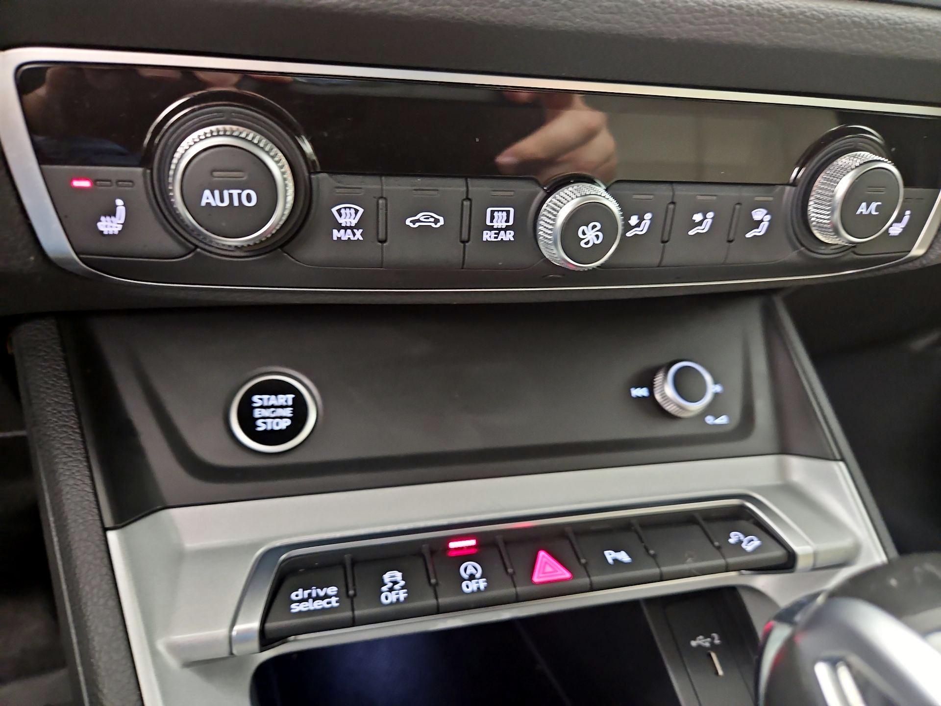 Thumbnail: 2021 Audi Q3 - 16