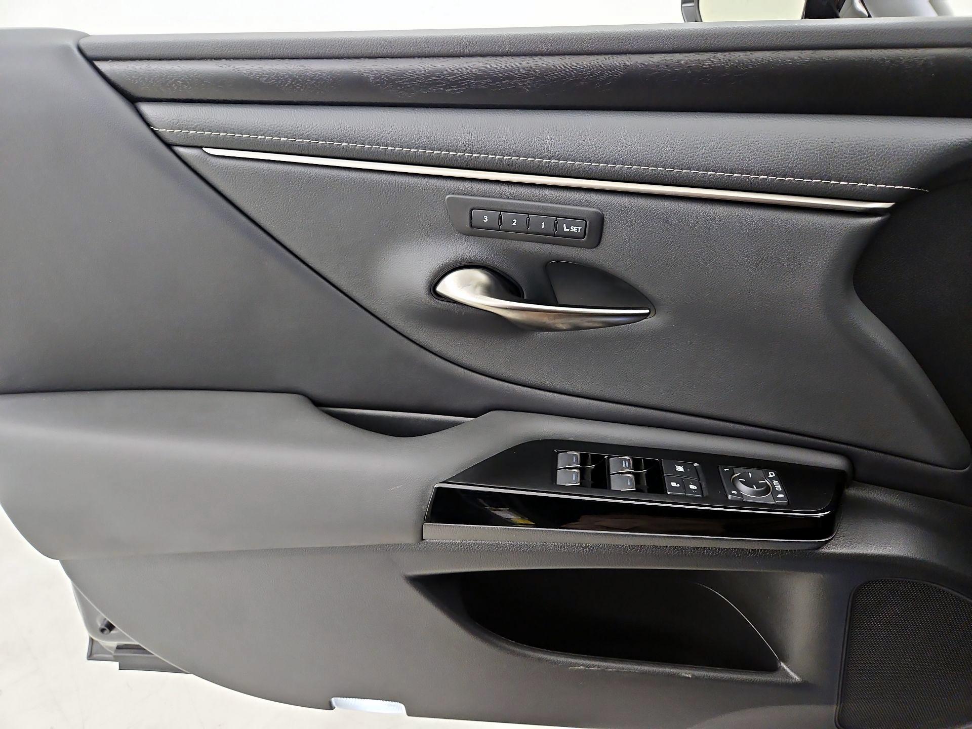 Thumbnail: 2023 Lexus ES - 12