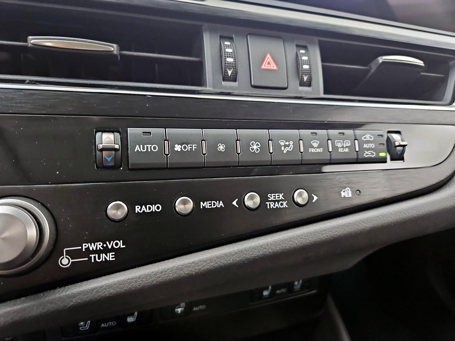 Thumbnail: 2023 Lexus ES - 17