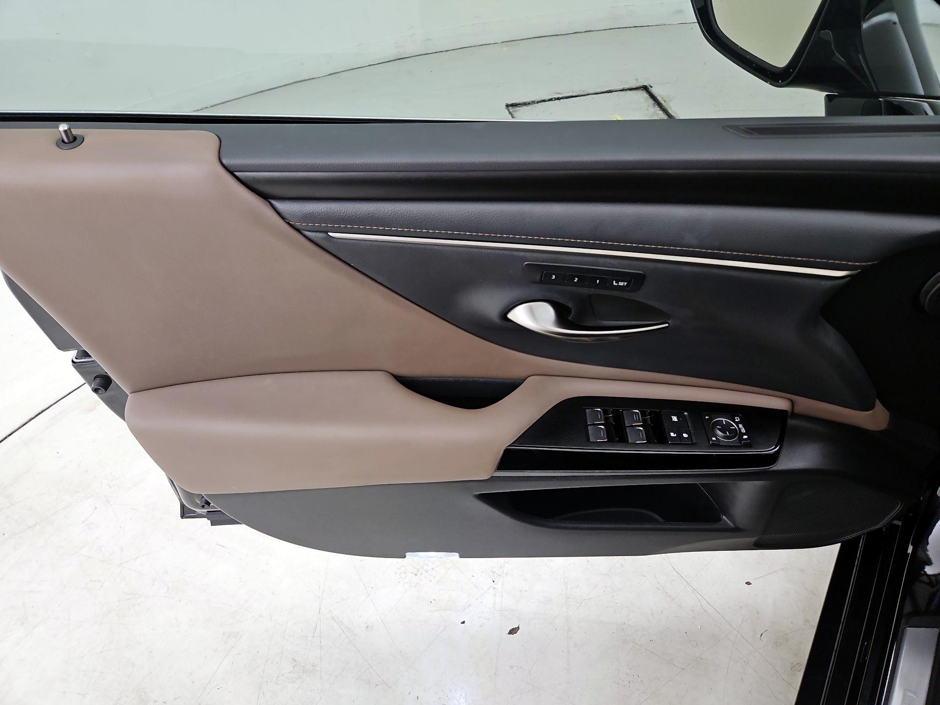 Thumbnail: 2023 Lexus ES - 12