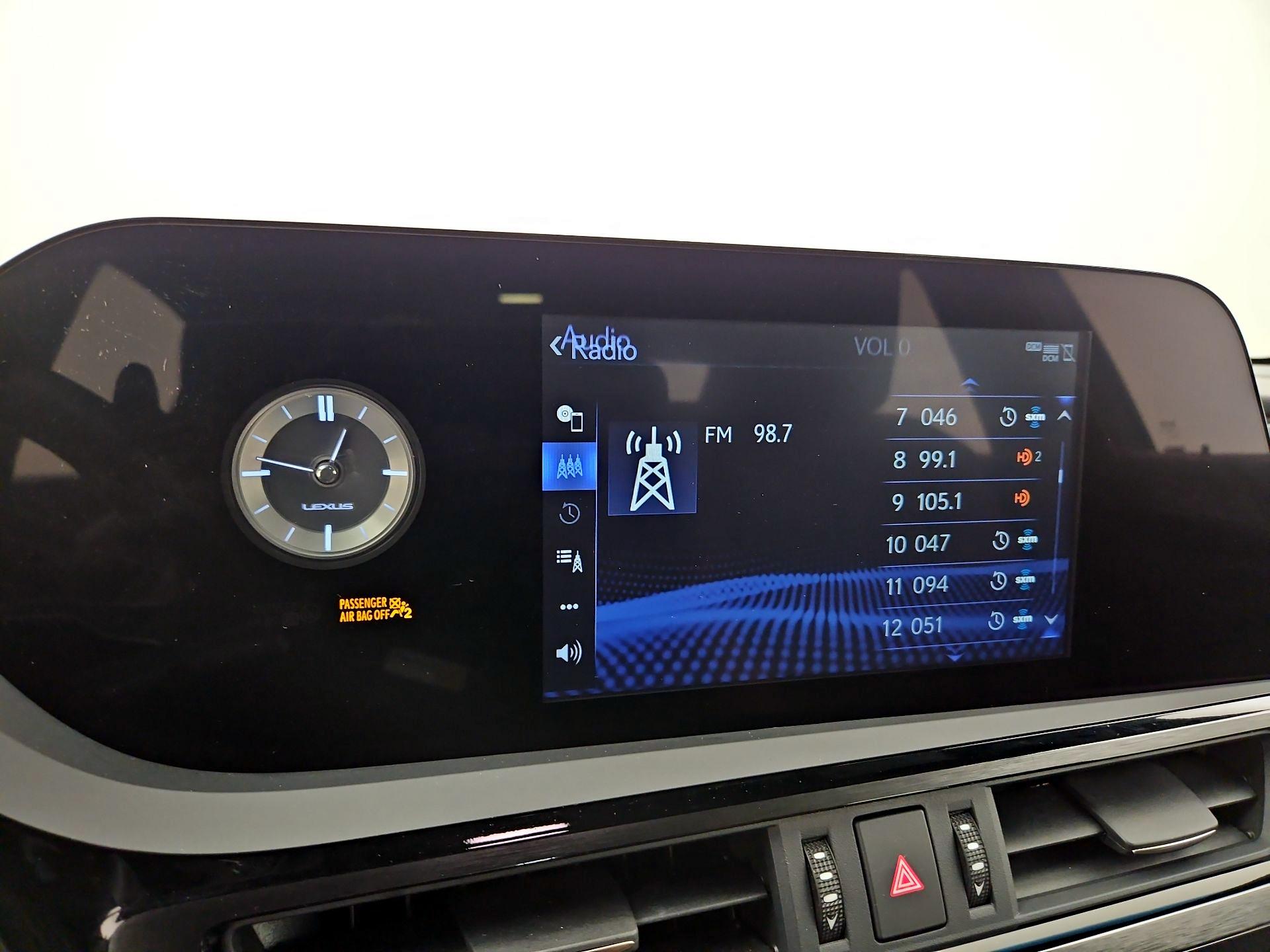 Thumbnail: 2022 Lexus ES - 14