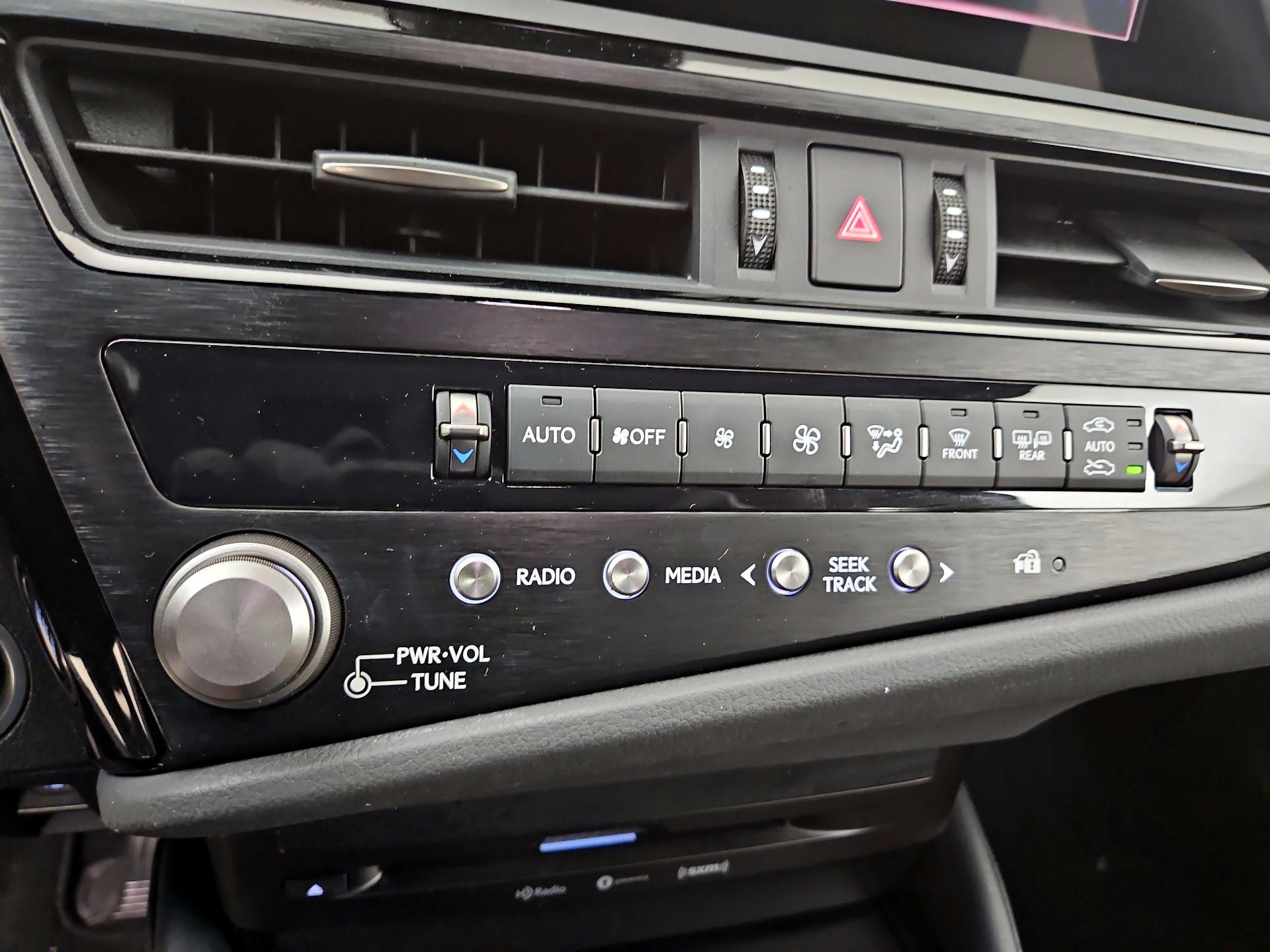 Thumbnail: 2022 Lexus ES - 15