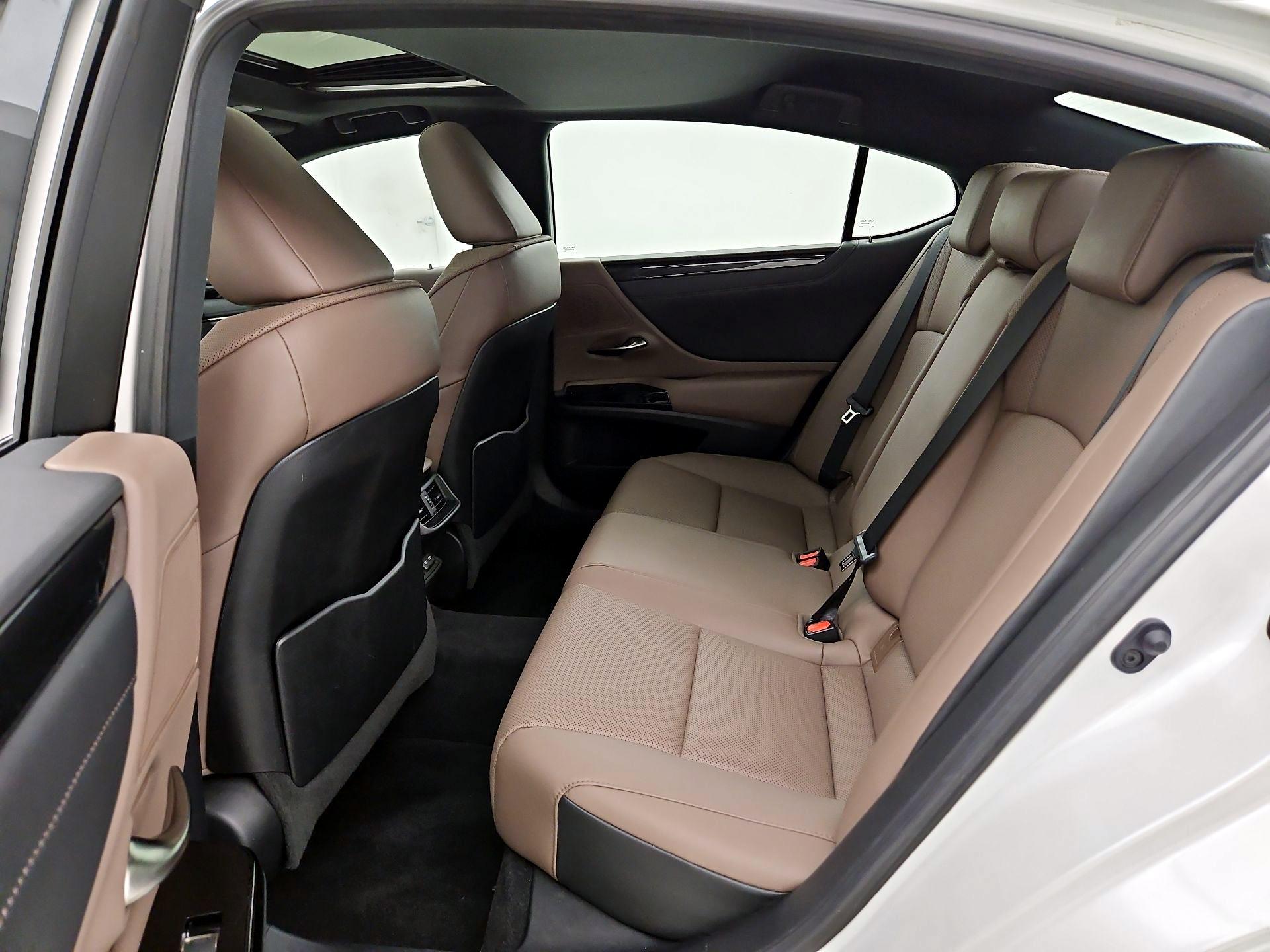 Thumbnail: 2022 Lexus ES - 19