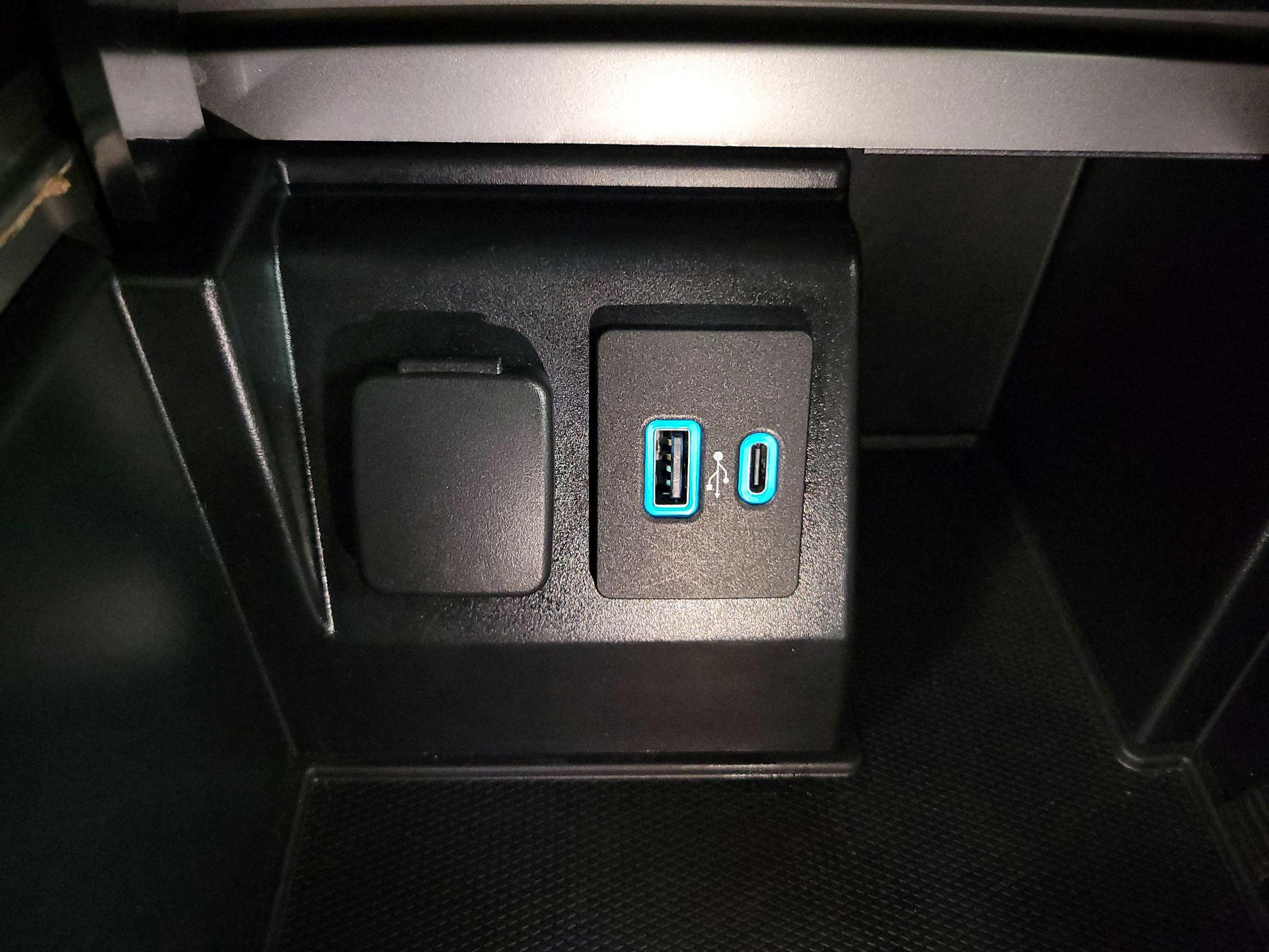 Thumbnail: 2020 Ford Explorer - 19