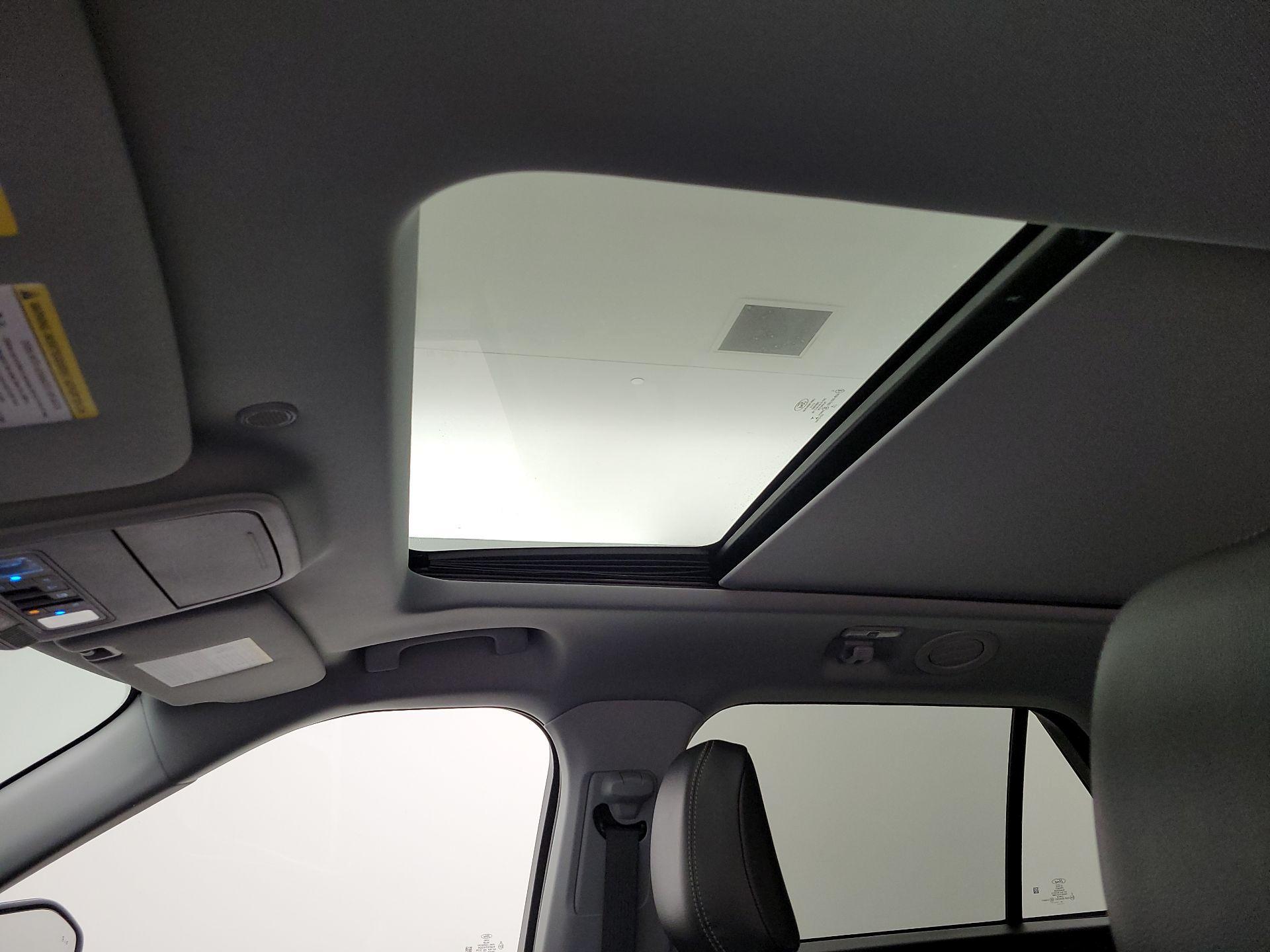 Thumbnail: 2020 Ford Explorer - 20