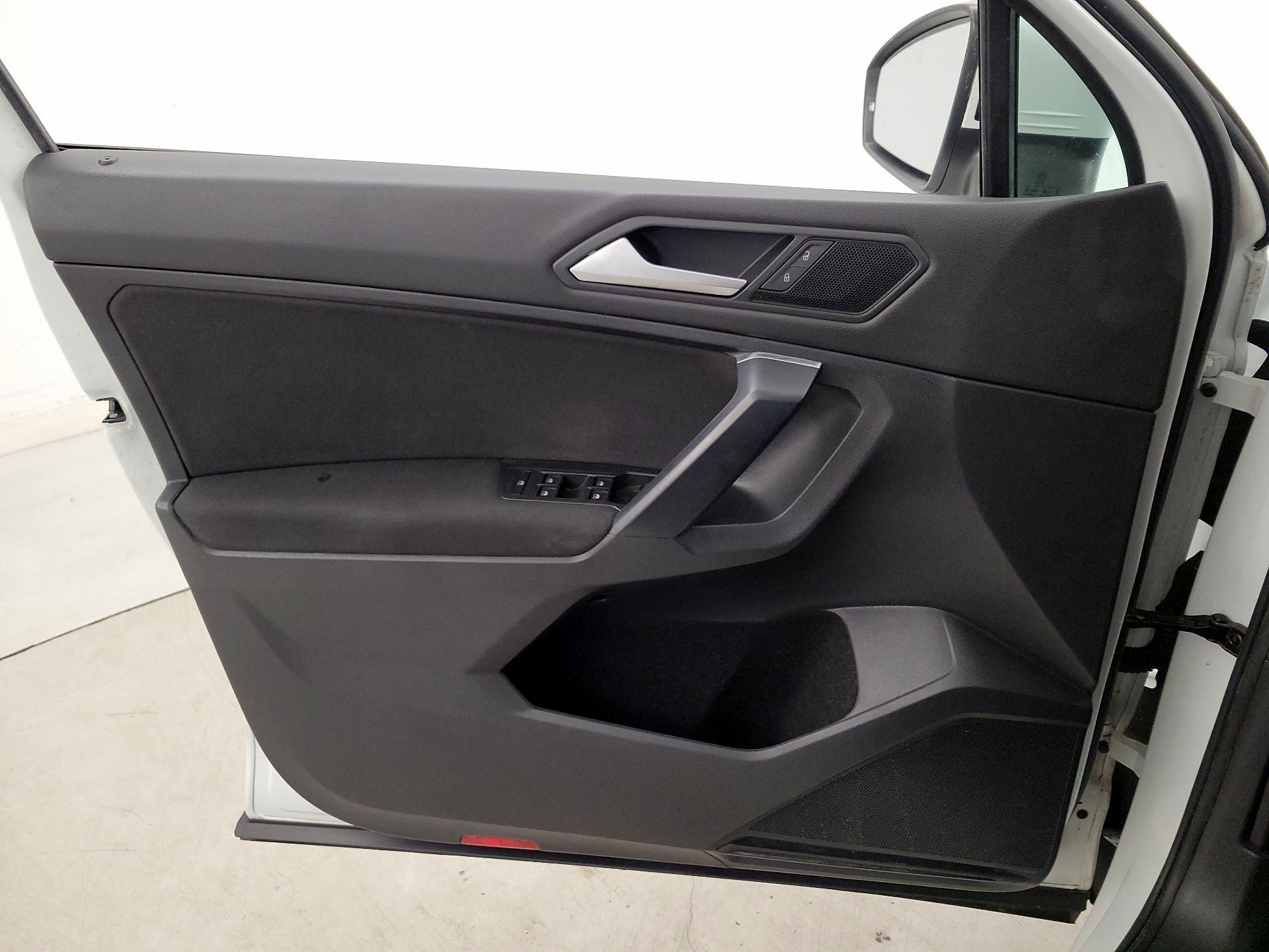 Thumbnail: 2021 Volkswagen Tiguan - 12